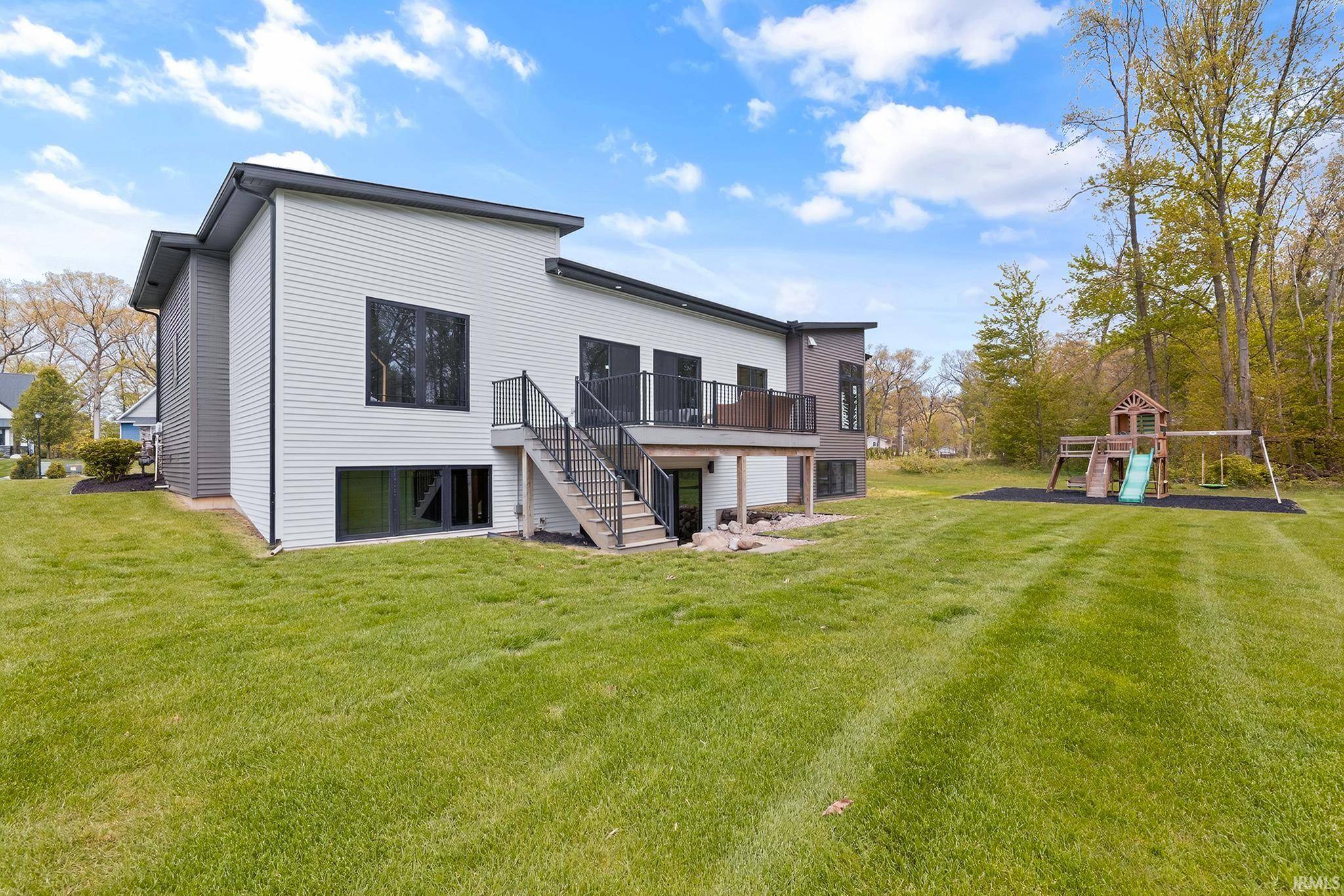 50824 Brownstone DR, Granger, IN 46530