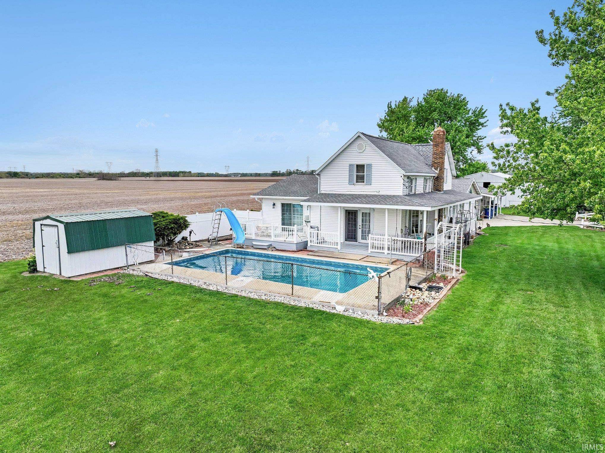 8902 S 900 E RD, Walkerton, IN 46574