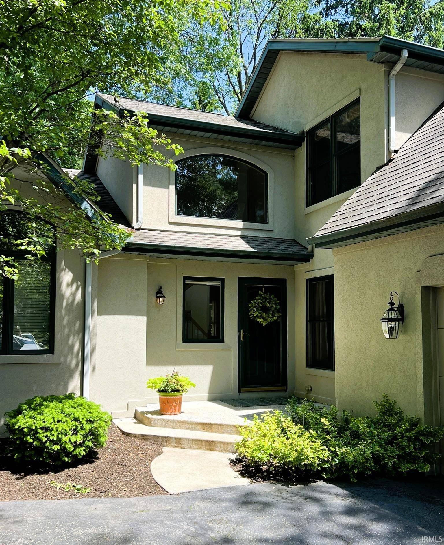 1606 Pine Top TRCE, Mishawaka, IN 46545-4048