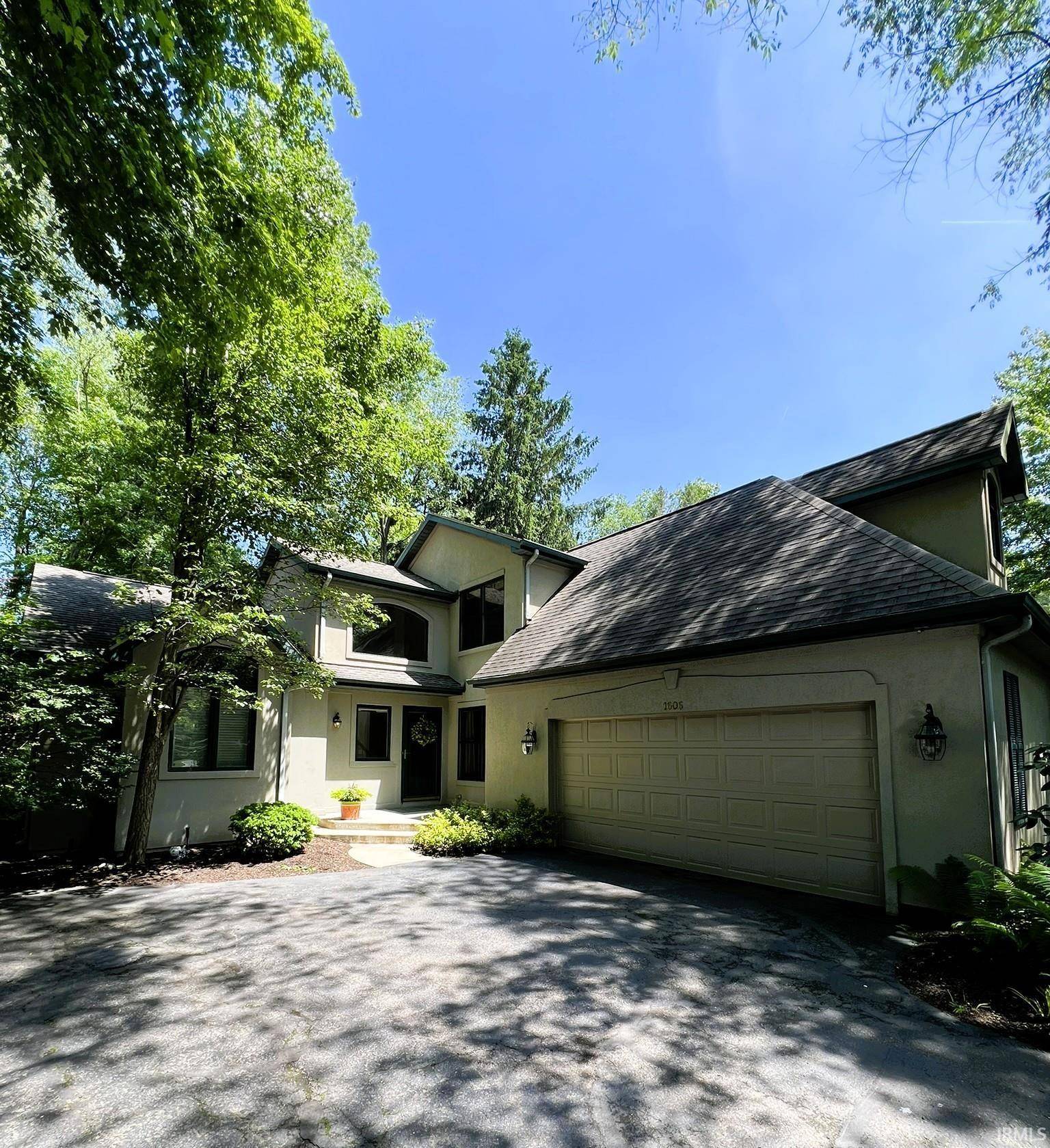 1606 Pine Top TRCE, Mishawaka, IN 46545-4048