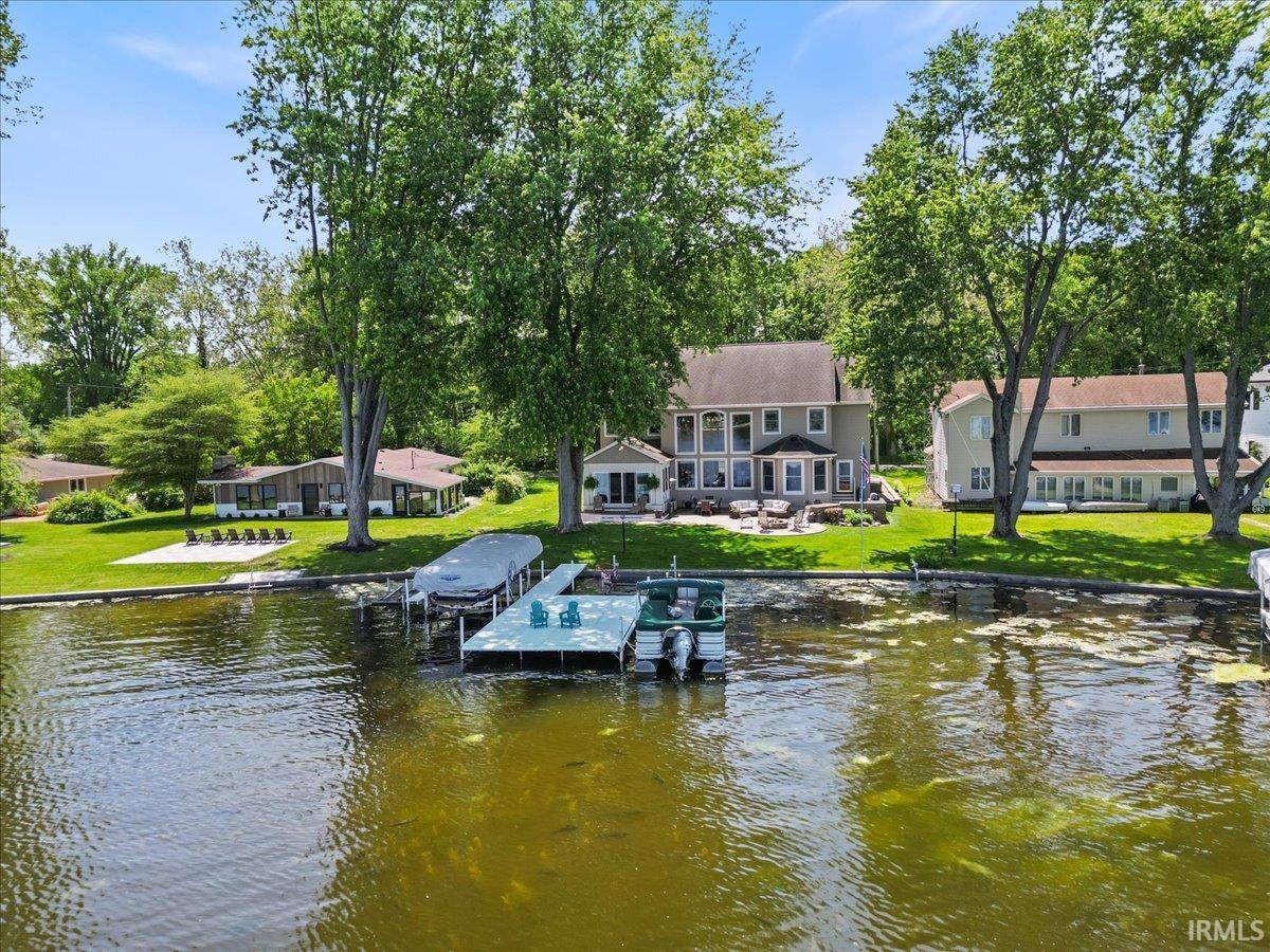 1123 Lakeshore DR, Warsaw, IN 46580