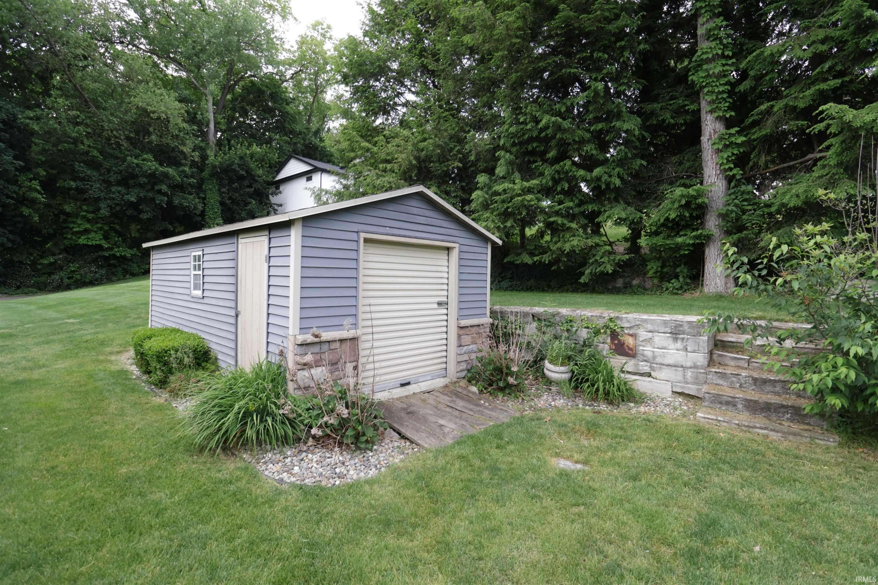 30642 N Shore DR, Elkhart, IN 46514-9360