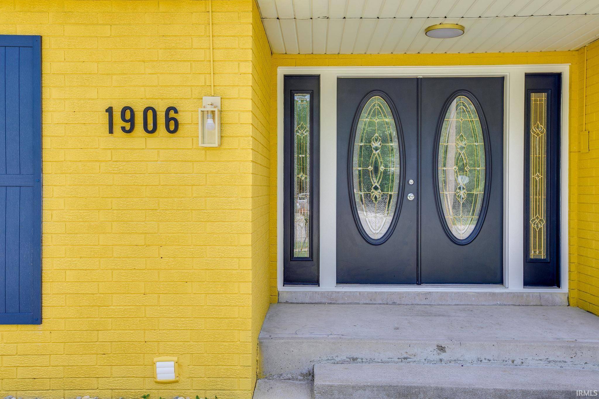 1906 Corby BLVD, South Bend, IN 46617-1858