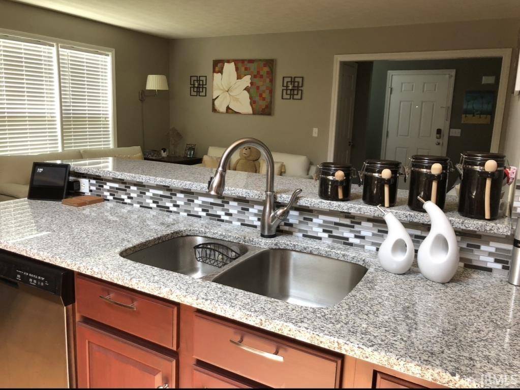 5507 Singer CT, Granger, IN 46530-4481