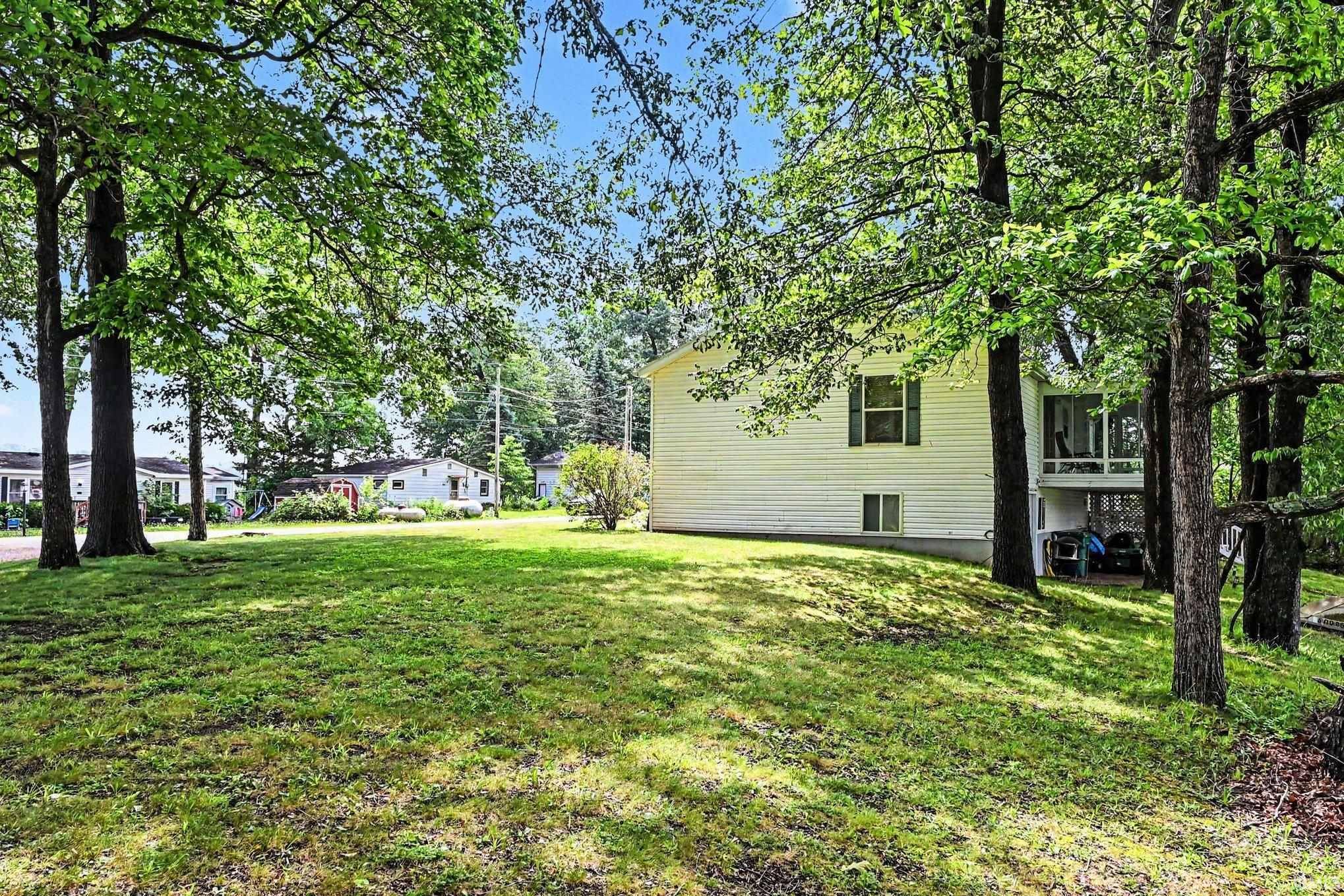 5200 W Lakeview Park DR, Warsaw, IN 46580