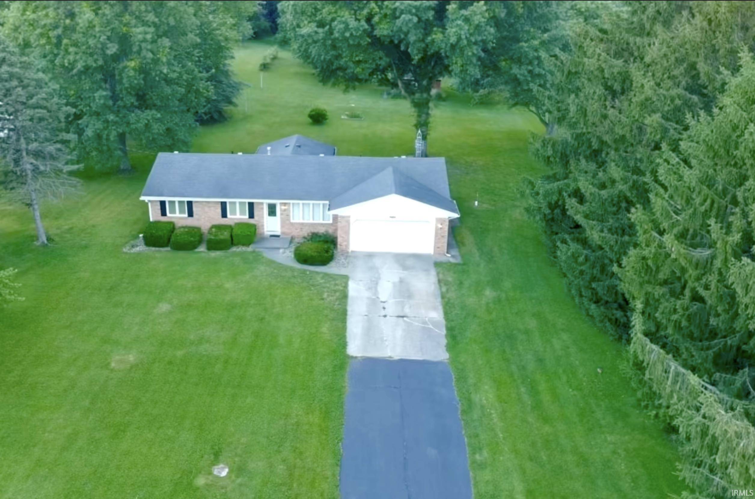 6266 N 900 E RD, New Carlisle, IN 46552
