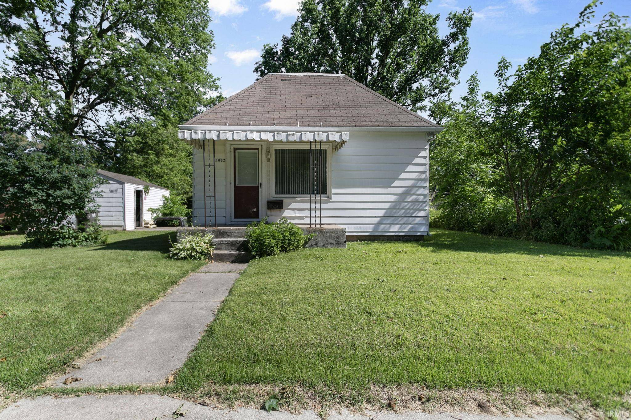 1032 E Indiana AVE, Elkhart, IN 46516-4135