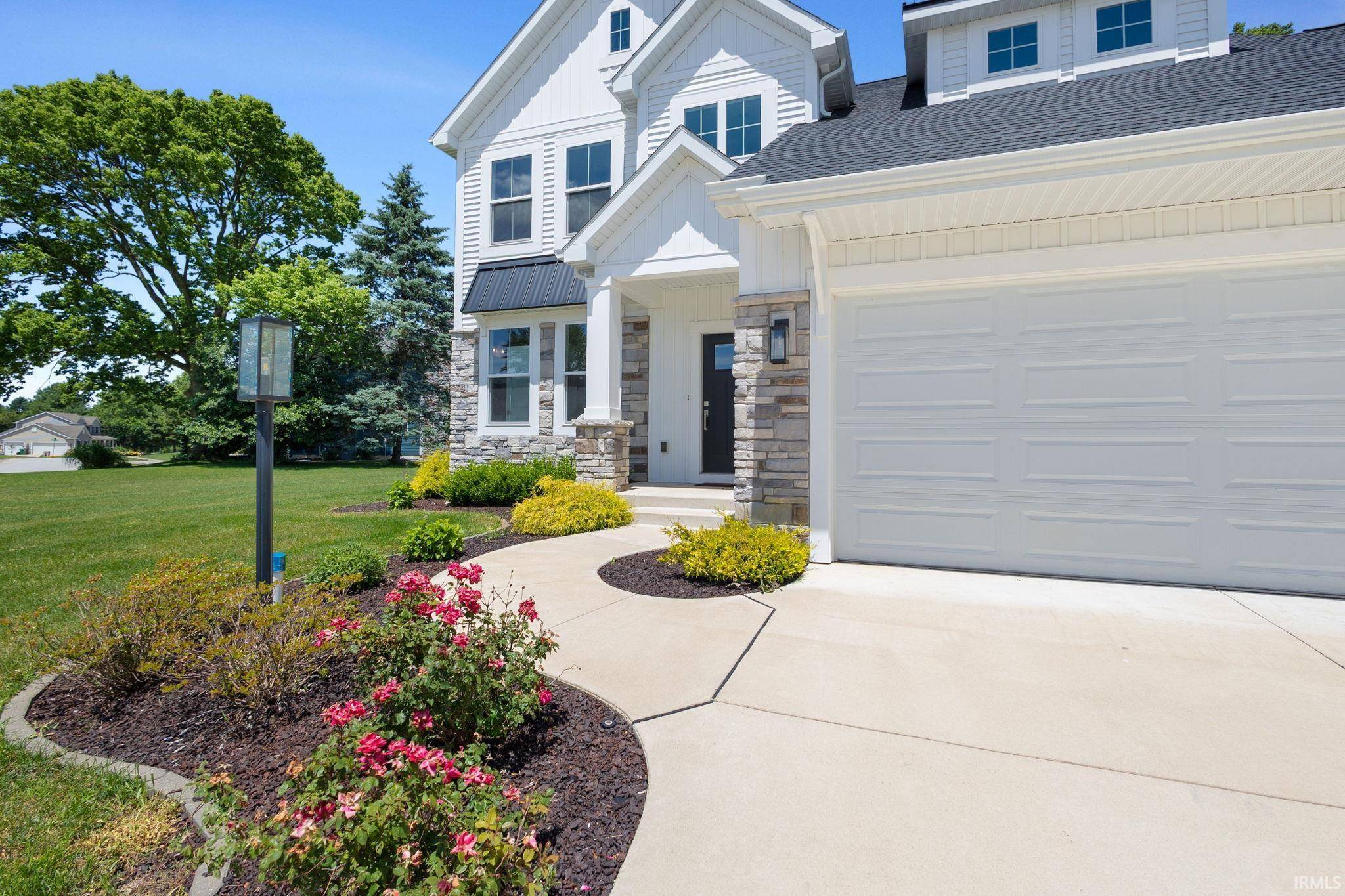 32811 Nature View DR, New Carlisle, IN 46552