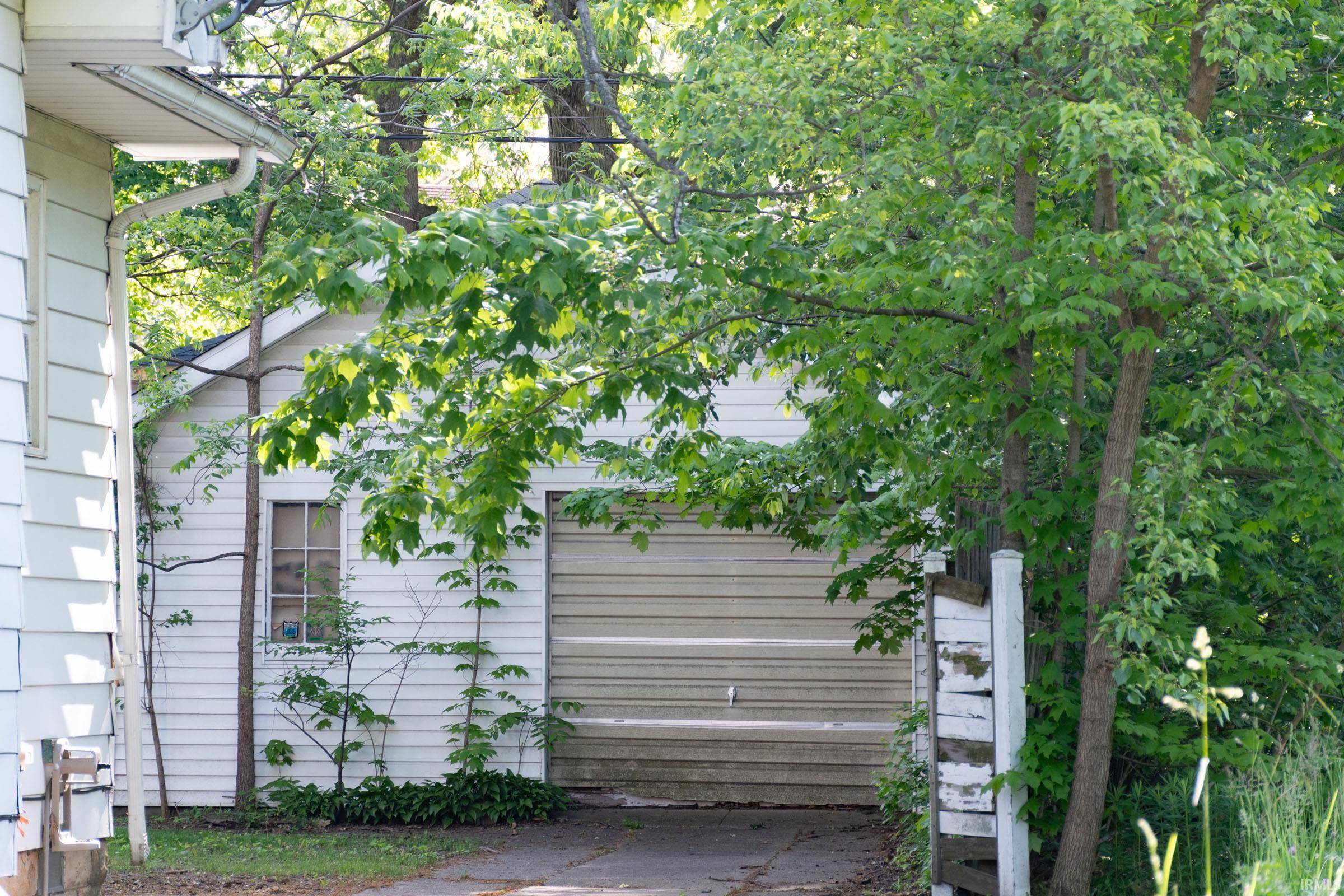 1142 Obrien ST, South Bend, IN 46628-2542