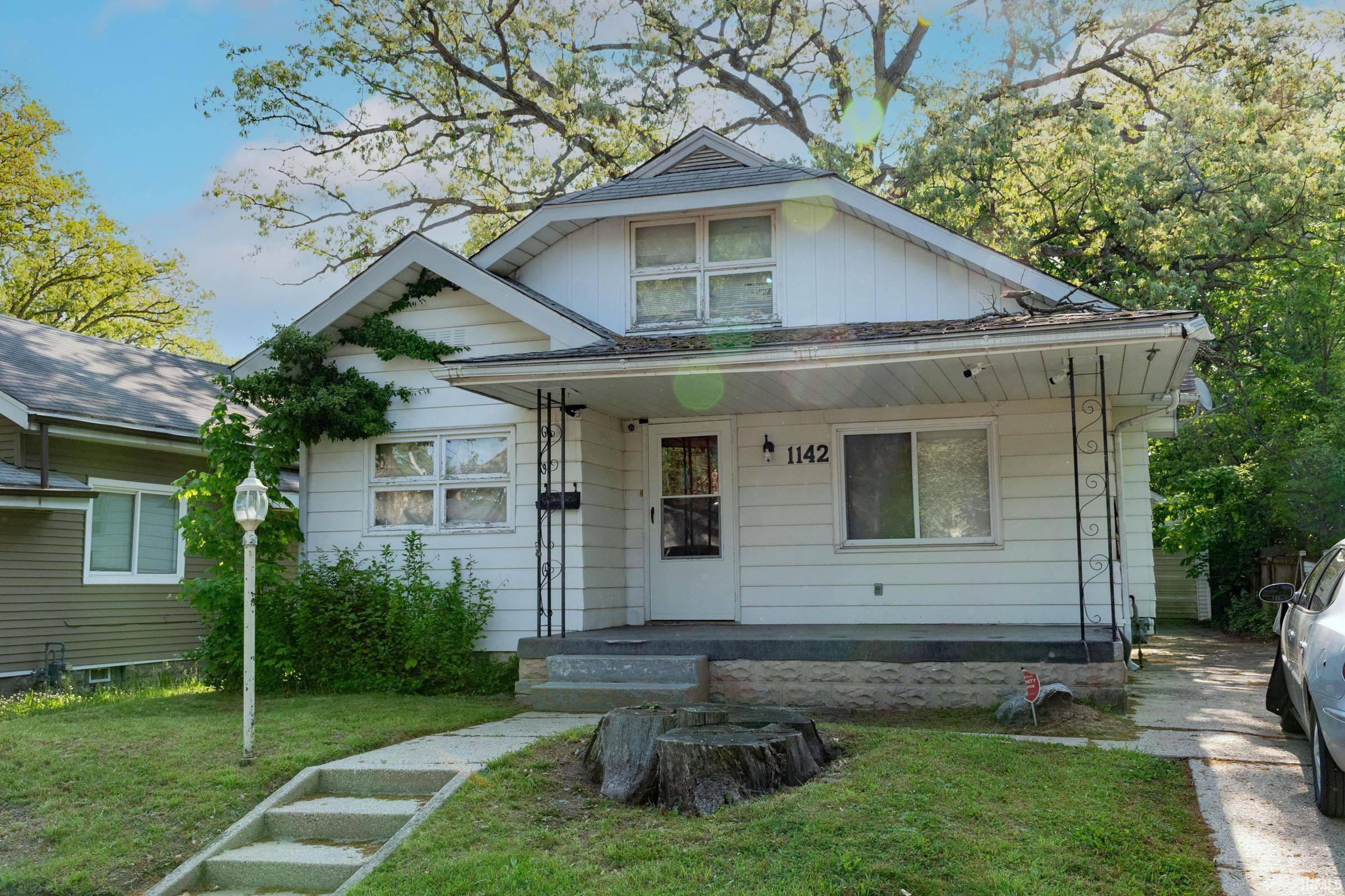 1142 Obrien ST, South Bend, IN 46628-2542
