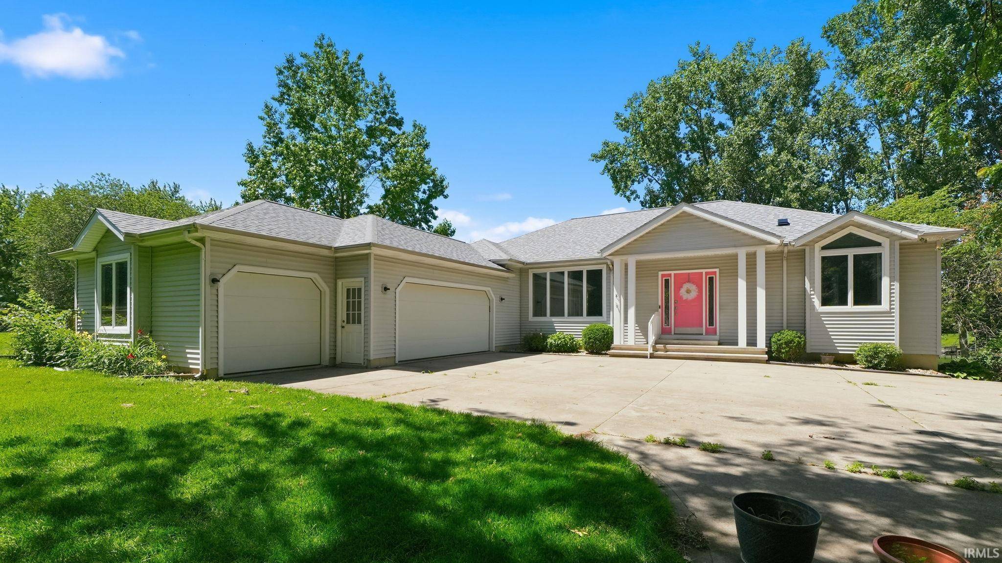 1817 Deer TRL, Warsaw, IN 46580-2104