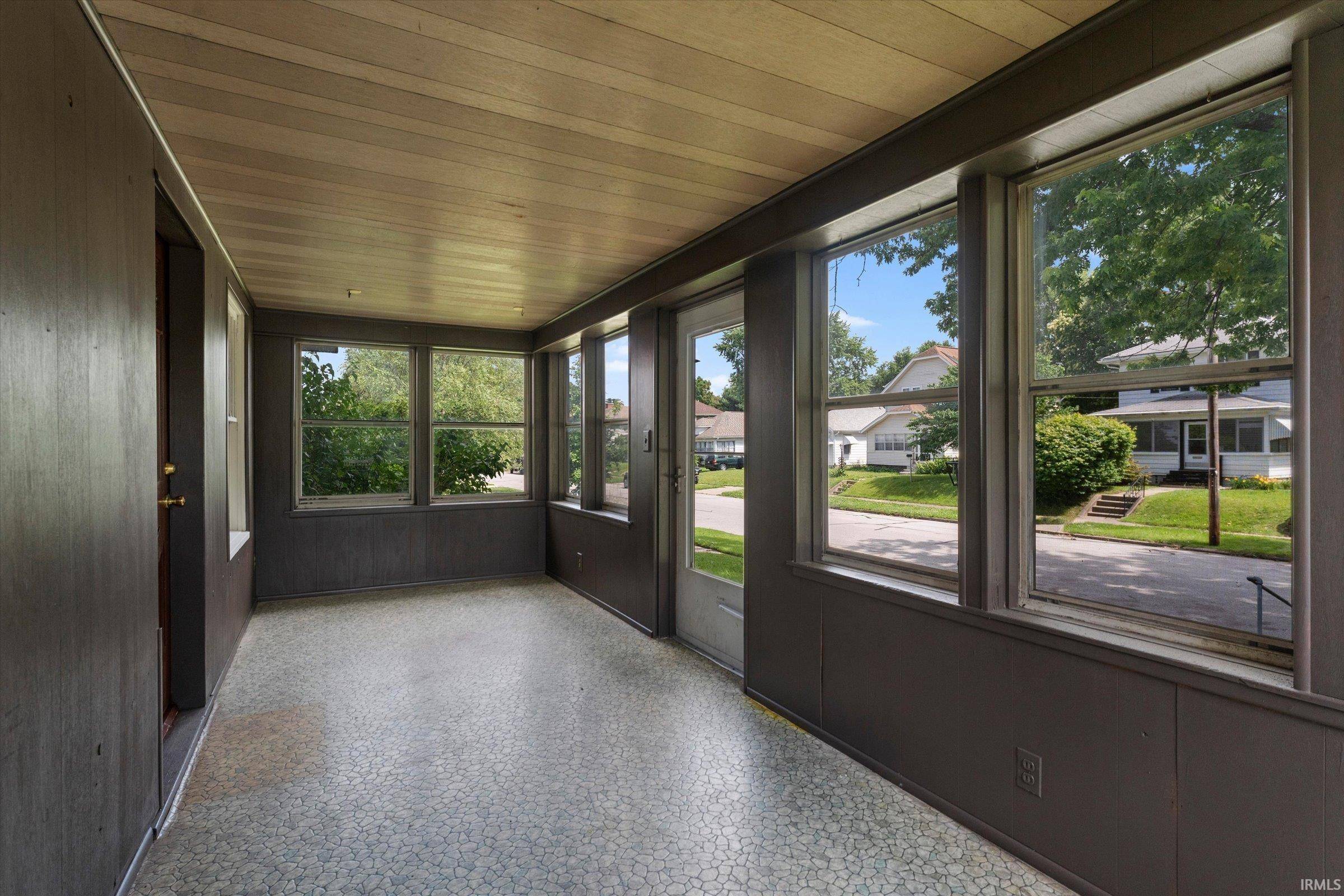 809 E Victoria ST, South Bend, IN 46614
