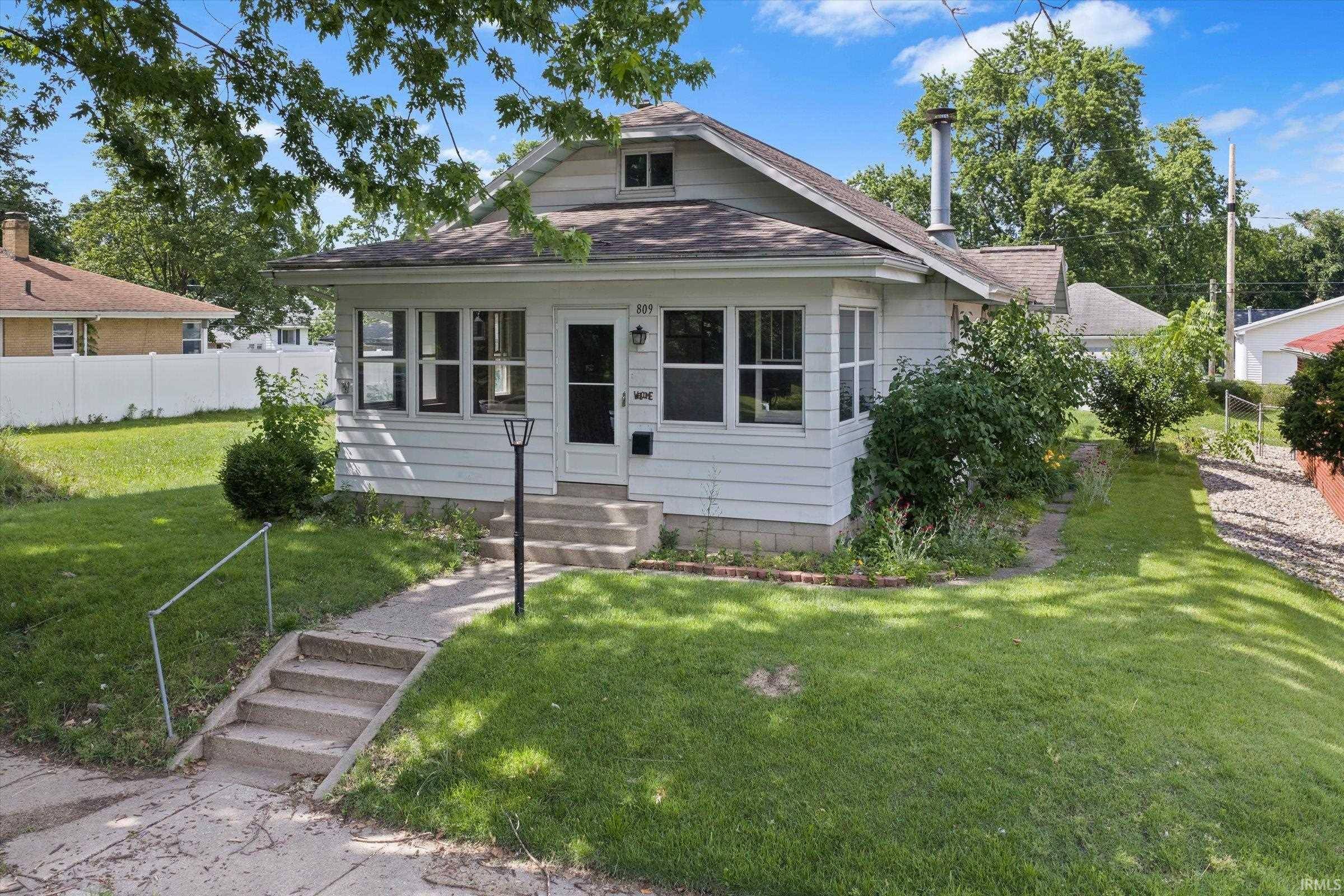 809 E Victoria ST, South Bend, IN 46614
