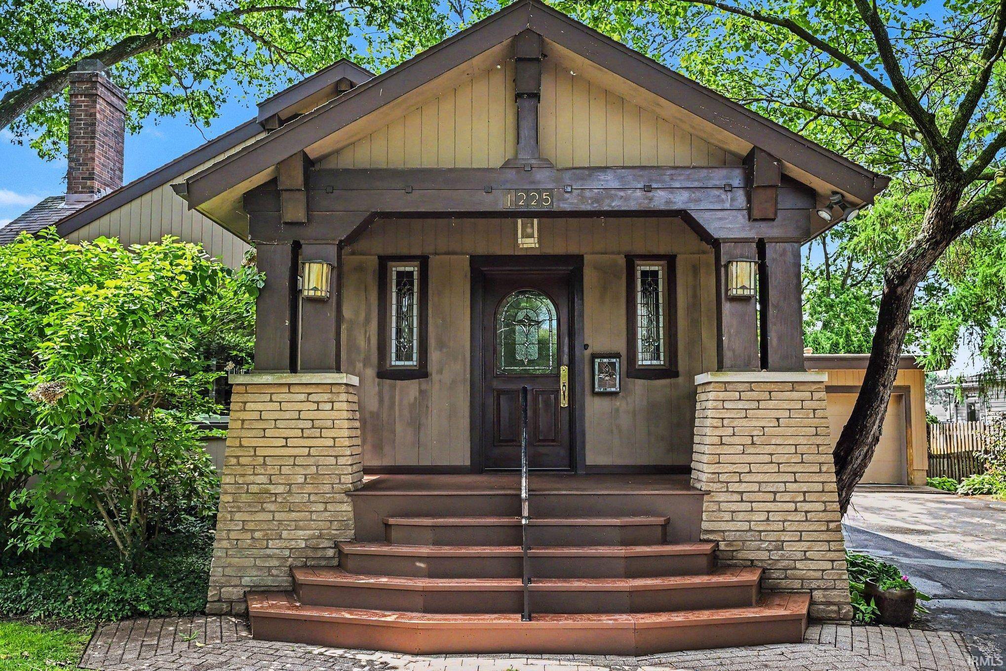 1225 Greenleaf BLVD, Elkhart, IN 46514