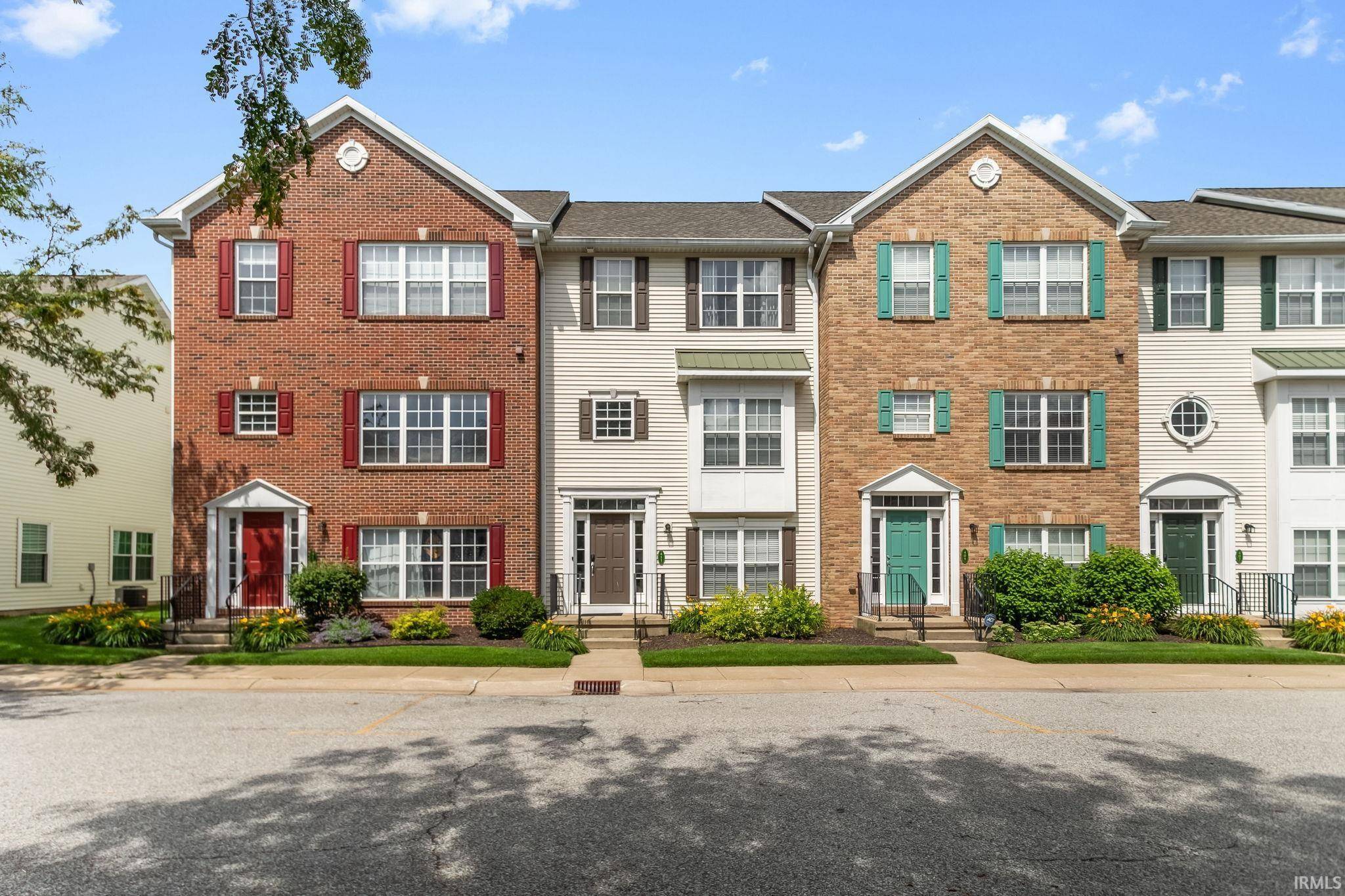 411 Abbey ST, South Bend, IN 46637-3378