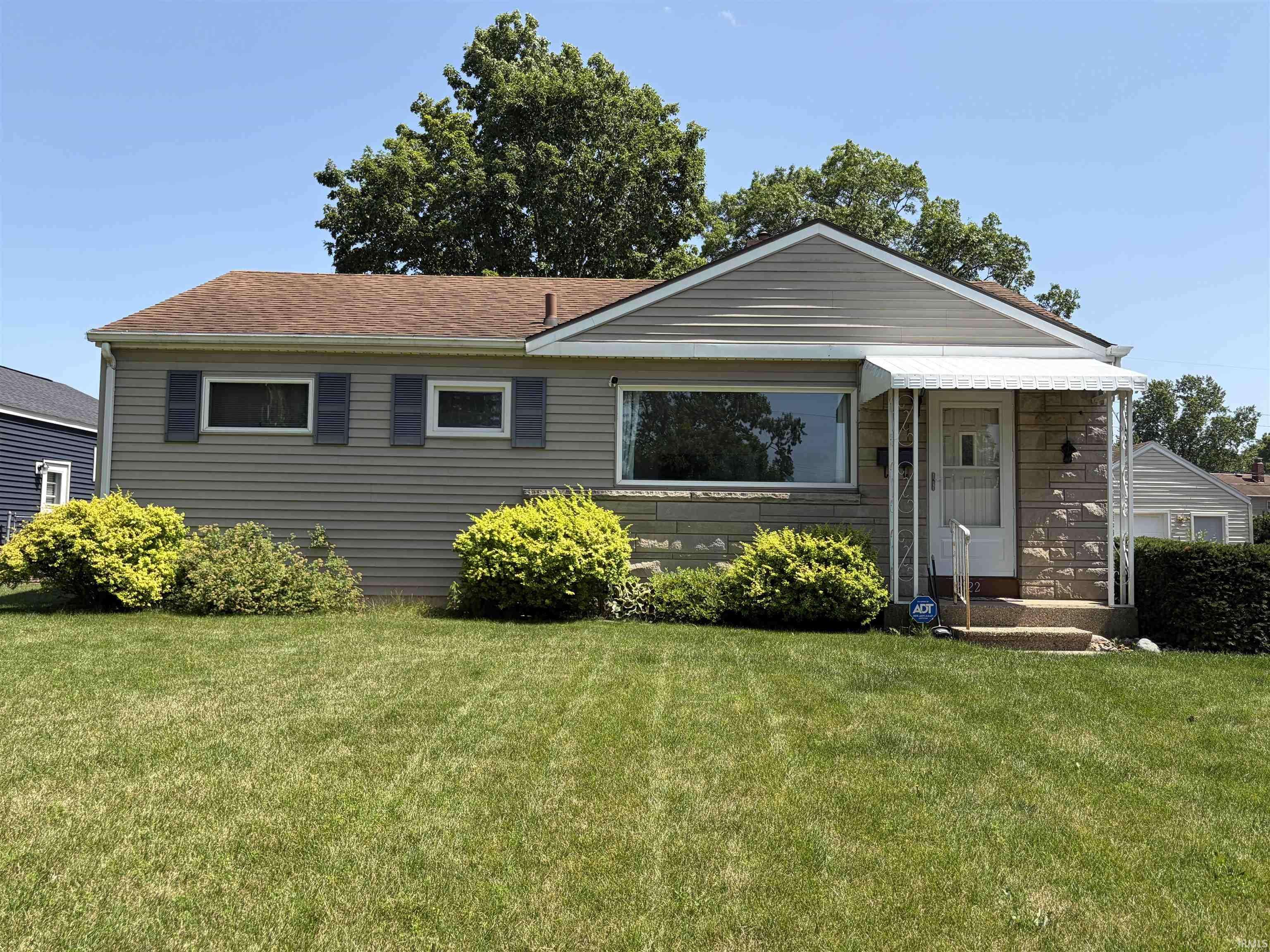 2322 Rockne DR, South Bend, IN 46615