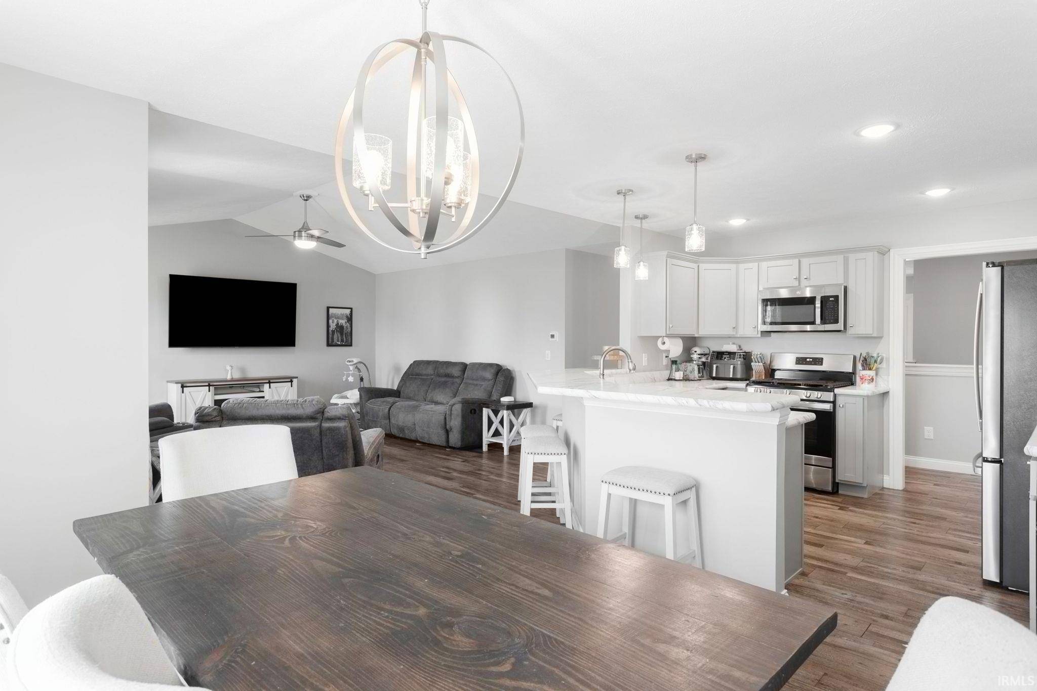 1604 Cobble Hill DR, Osceola, IN 46561-1303
