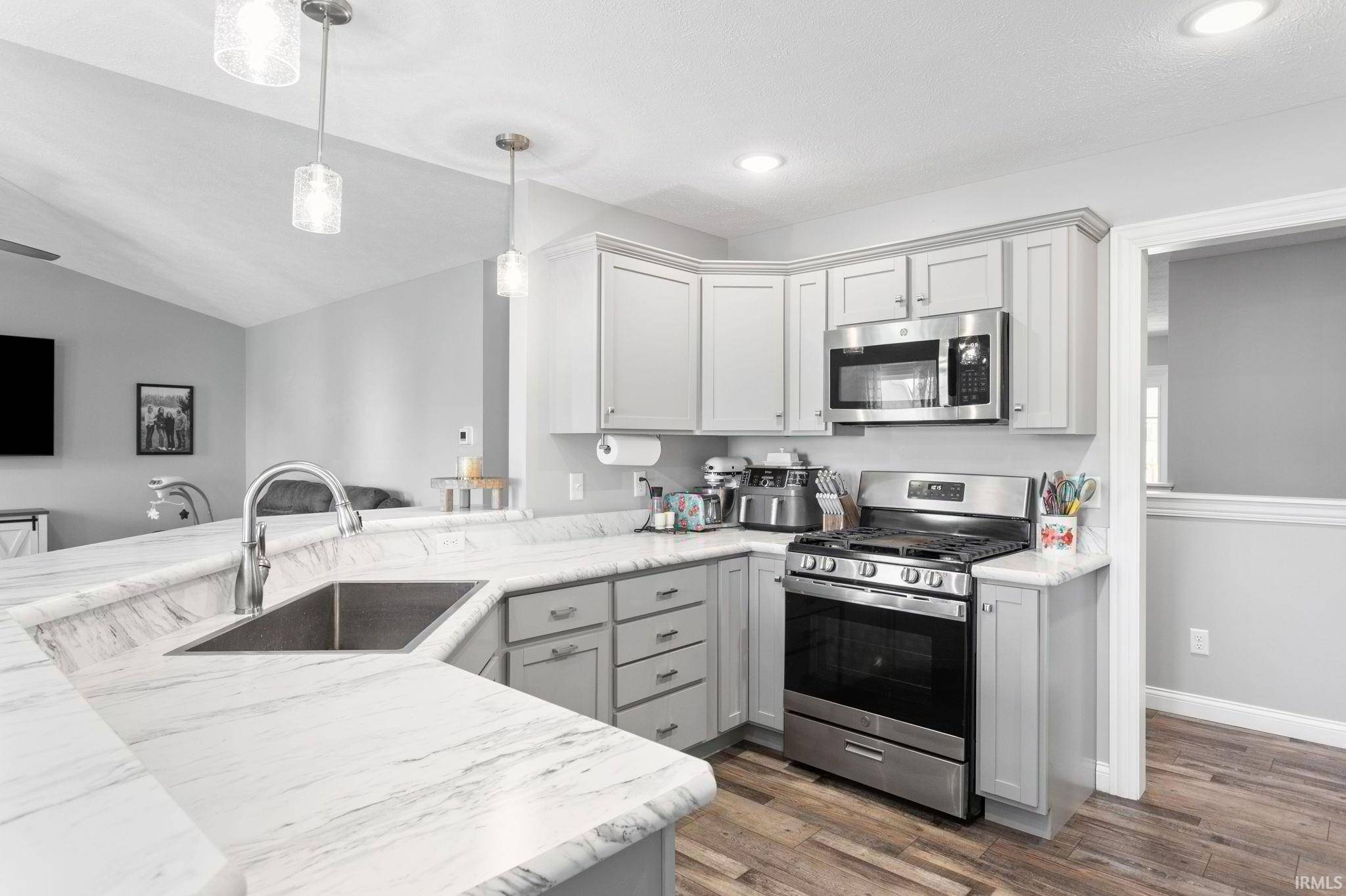 1604 Cobble Hill DR, Osceola, IN 46561-1303