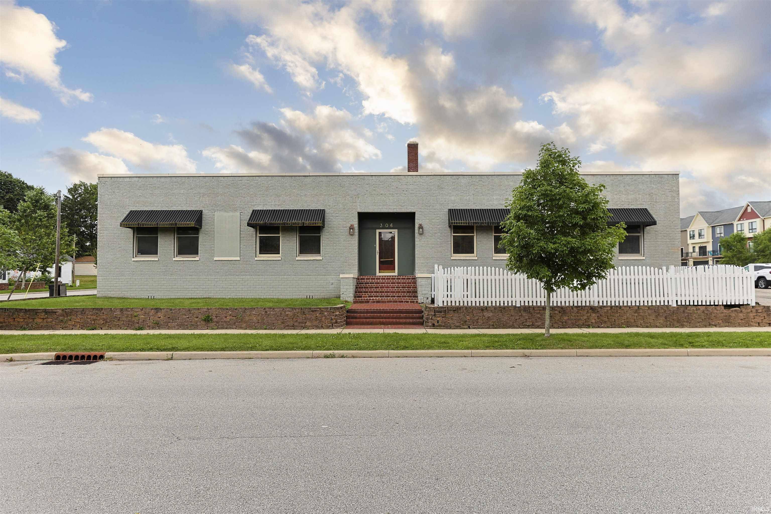306 S Notre Dame AVE, South Bend, IN 46617-3008