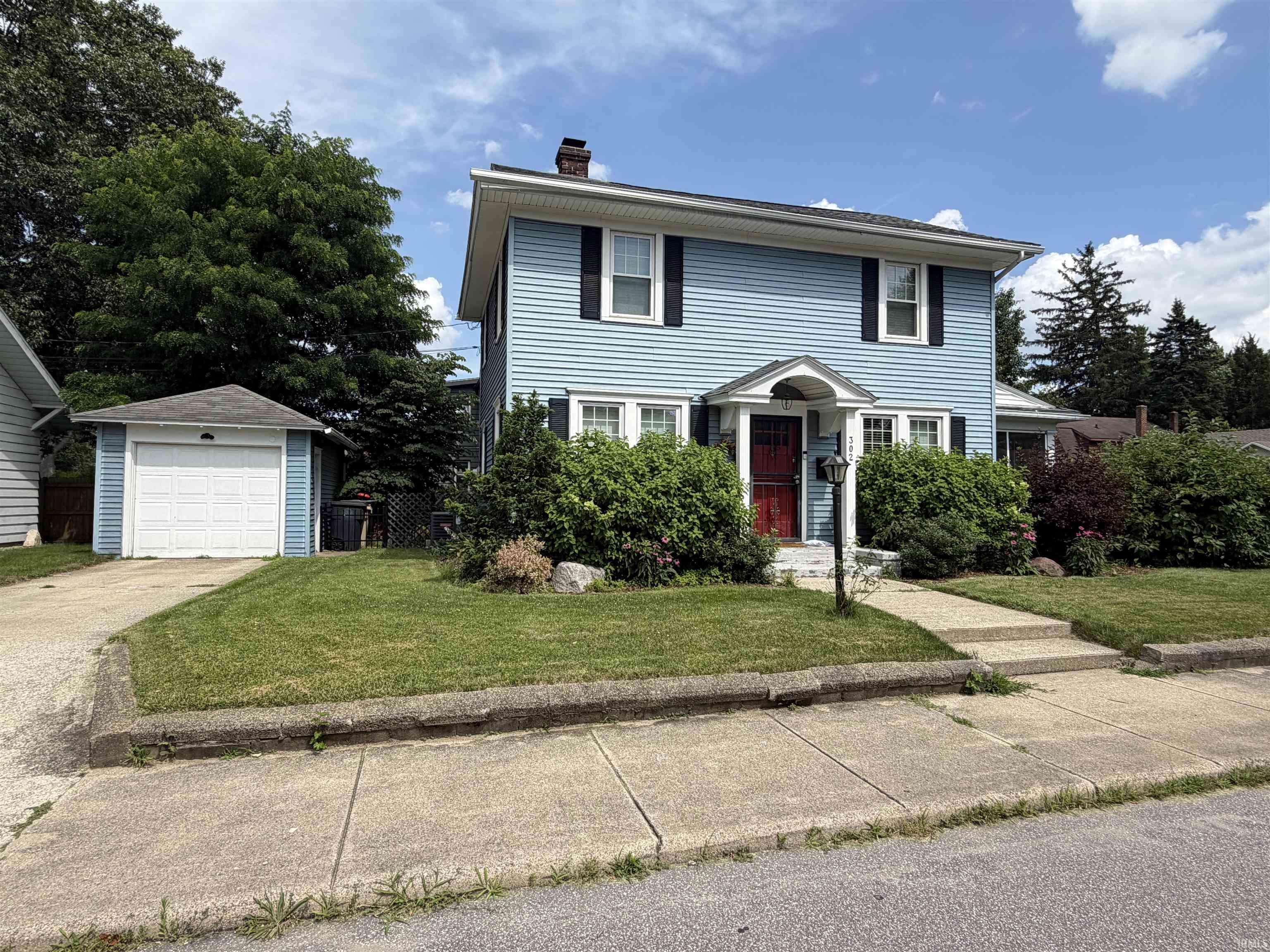 302 Walsh ST, South Bend, IN 46617-2417