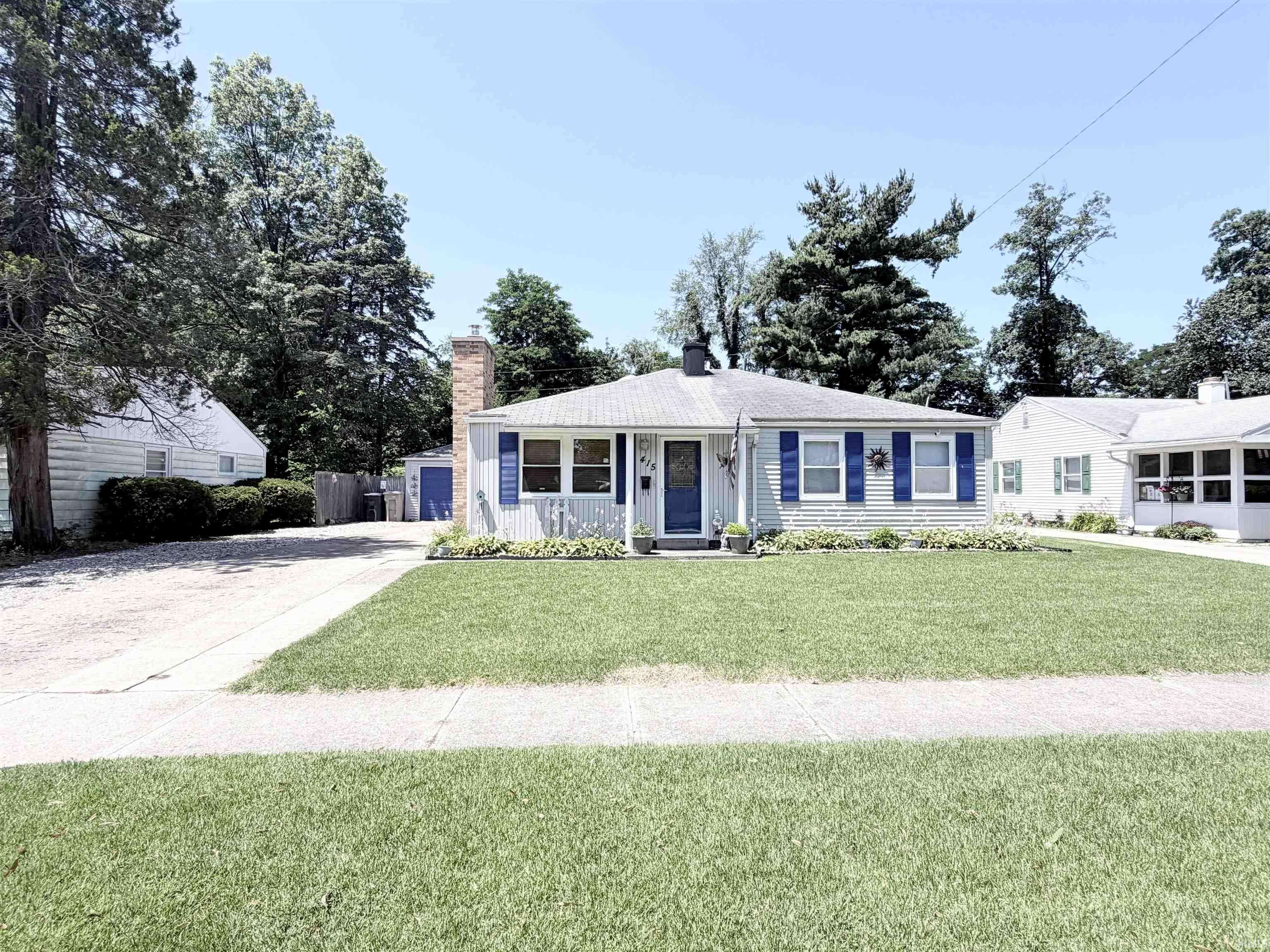 415 Manchester DR, South Bend, IN 46615