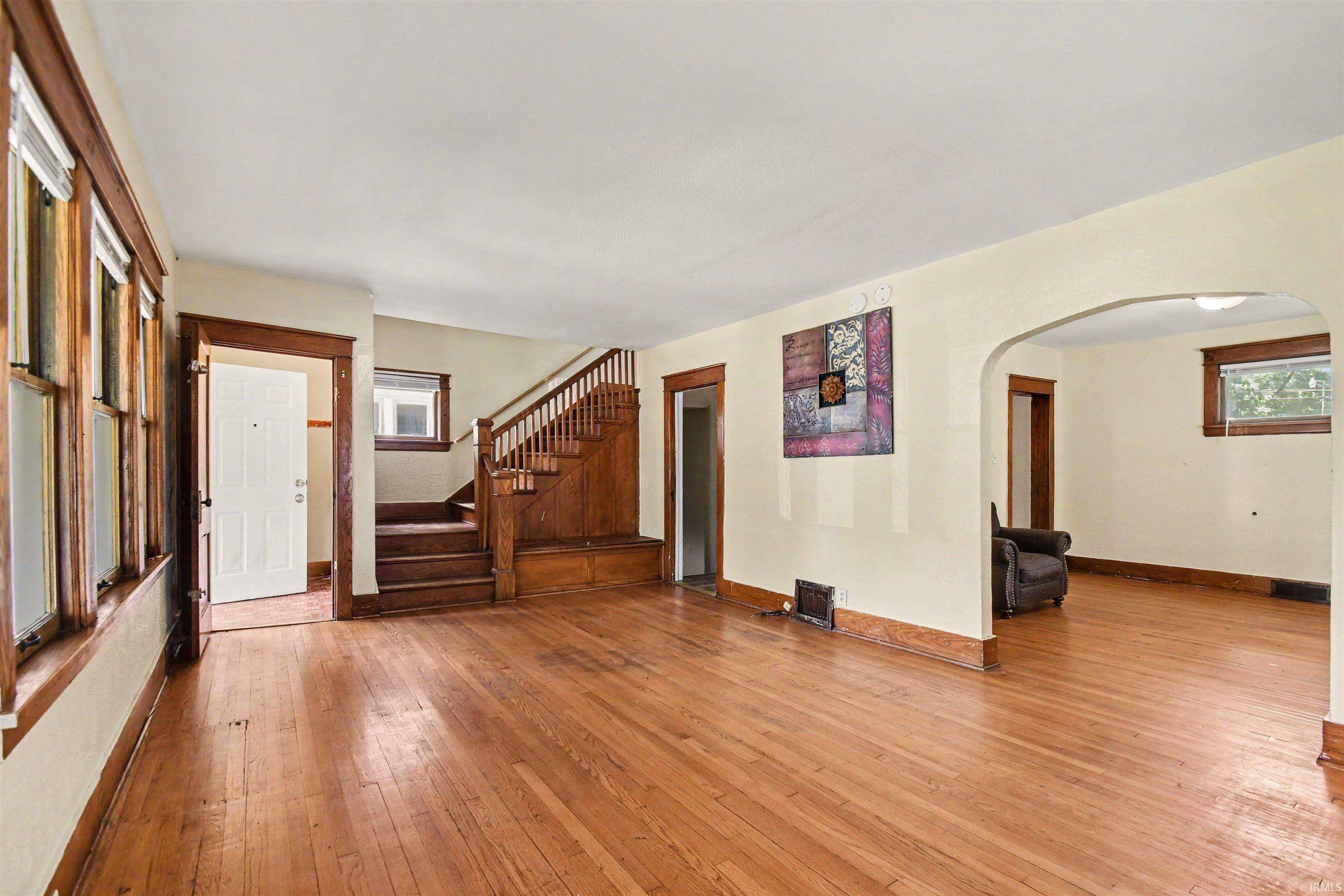 123 E Victoria ST, South Bend, IN 46614-1140