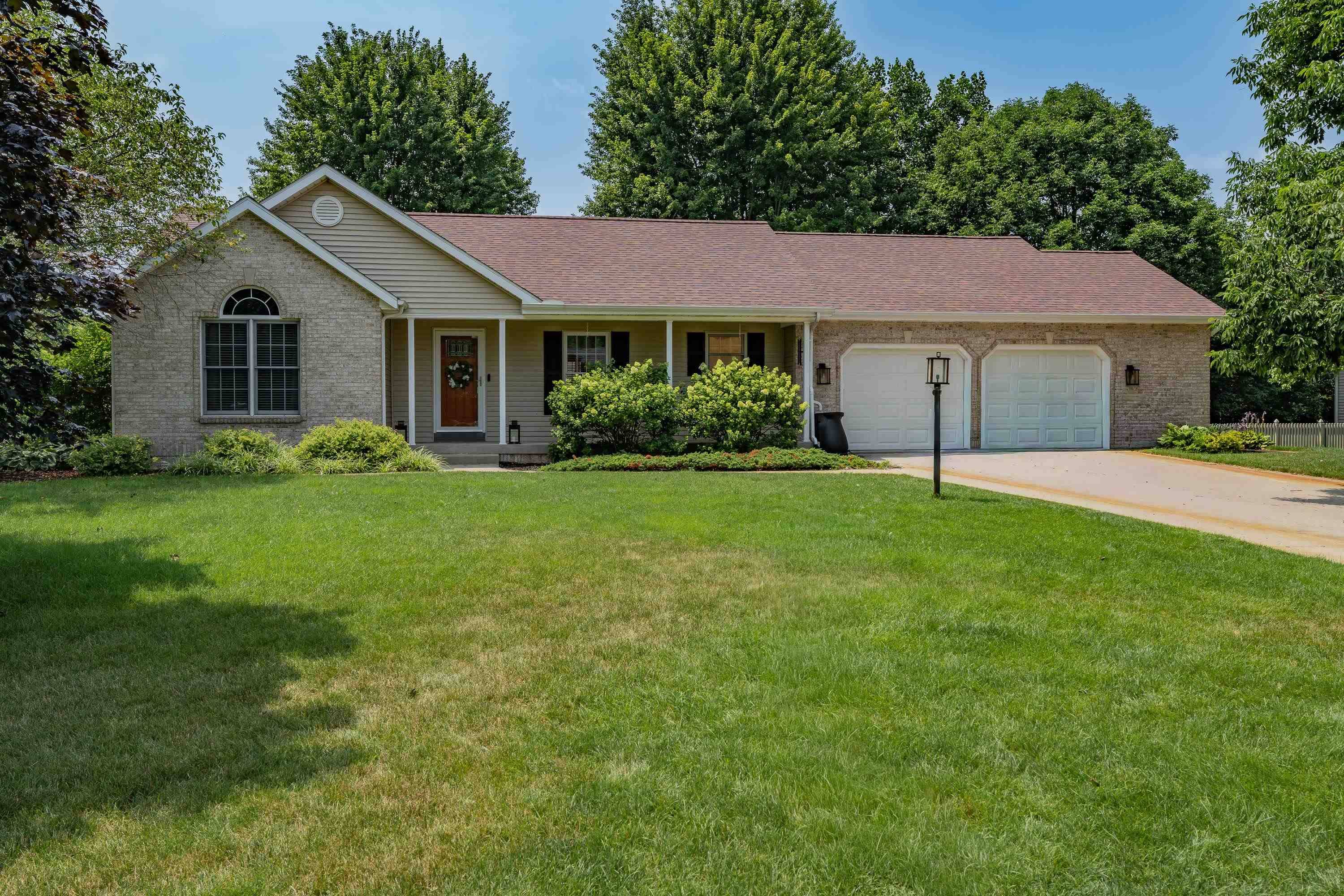 105 S Hunters Ridge DR, Warsaw, IN 46582