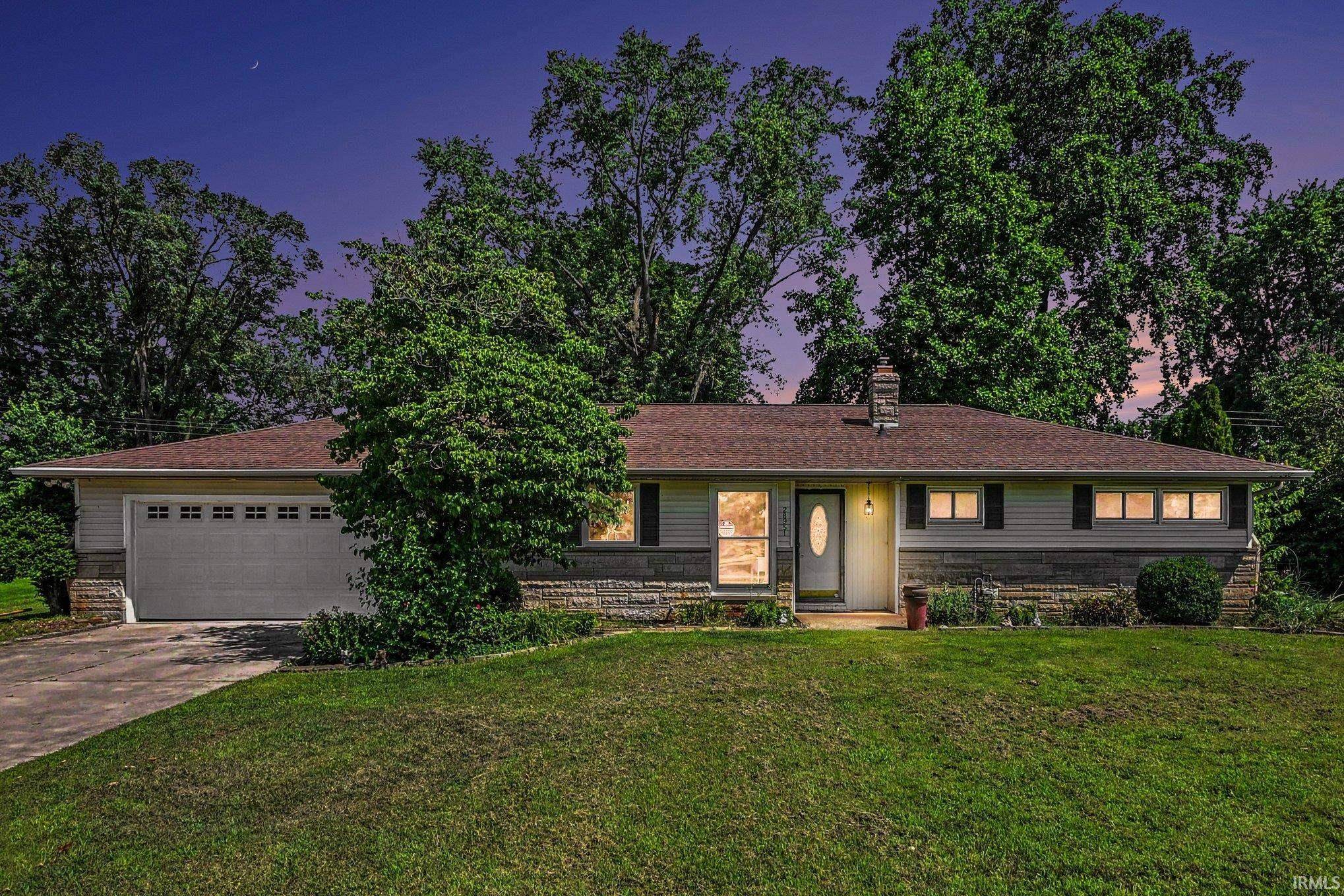 28951 Ella DR, Elkhart, IN 46514-1135