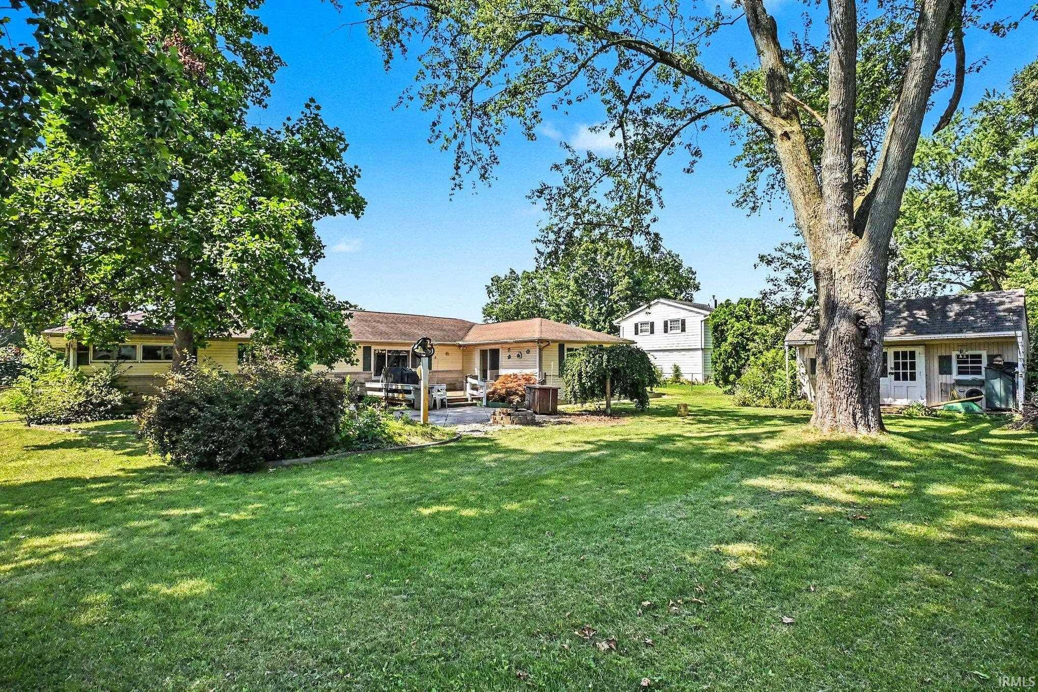 28951 Ella DR, Elkhart, IN 46514-1135