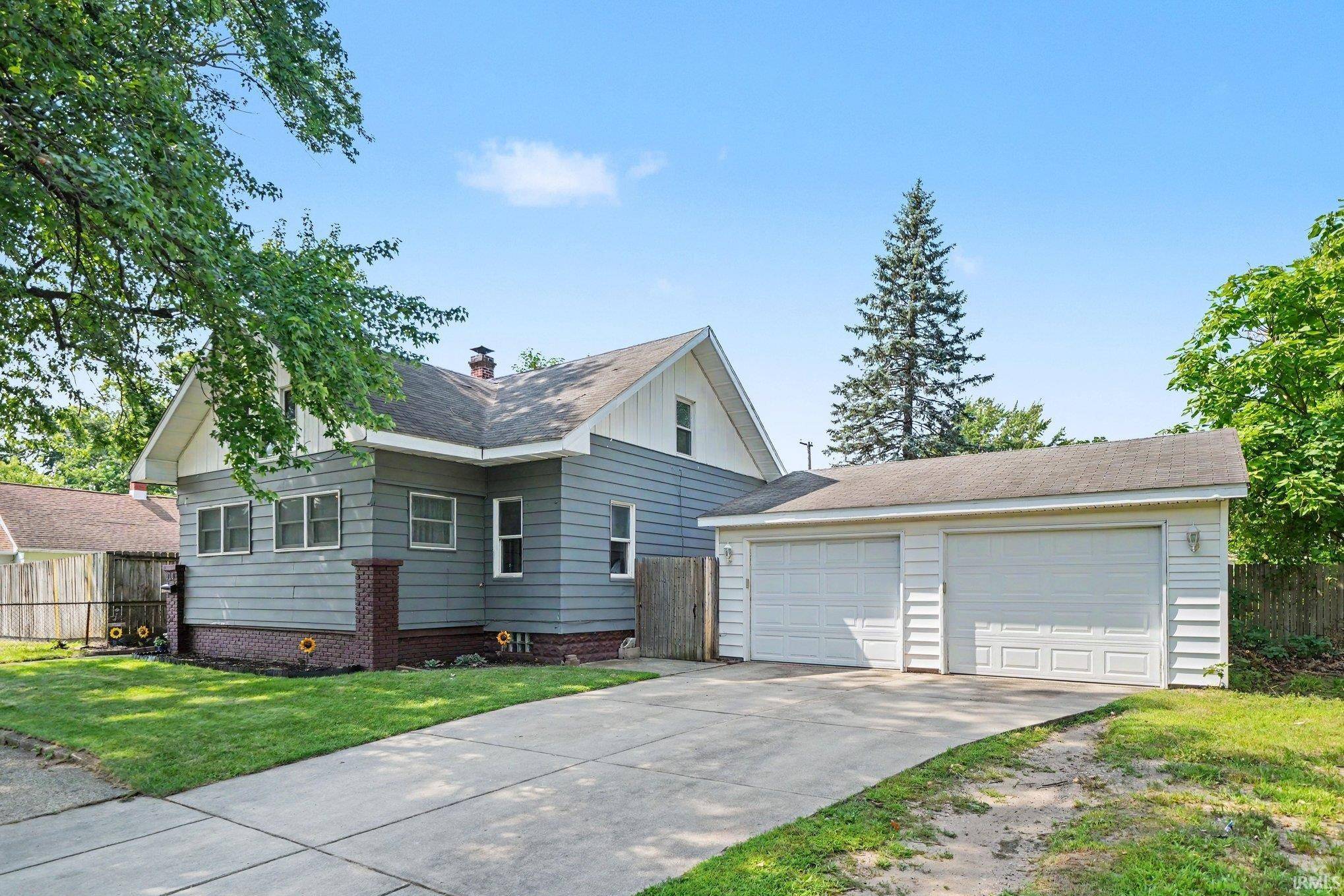 920 W Broadway ST, Mishawaka, IN 46545-5934
