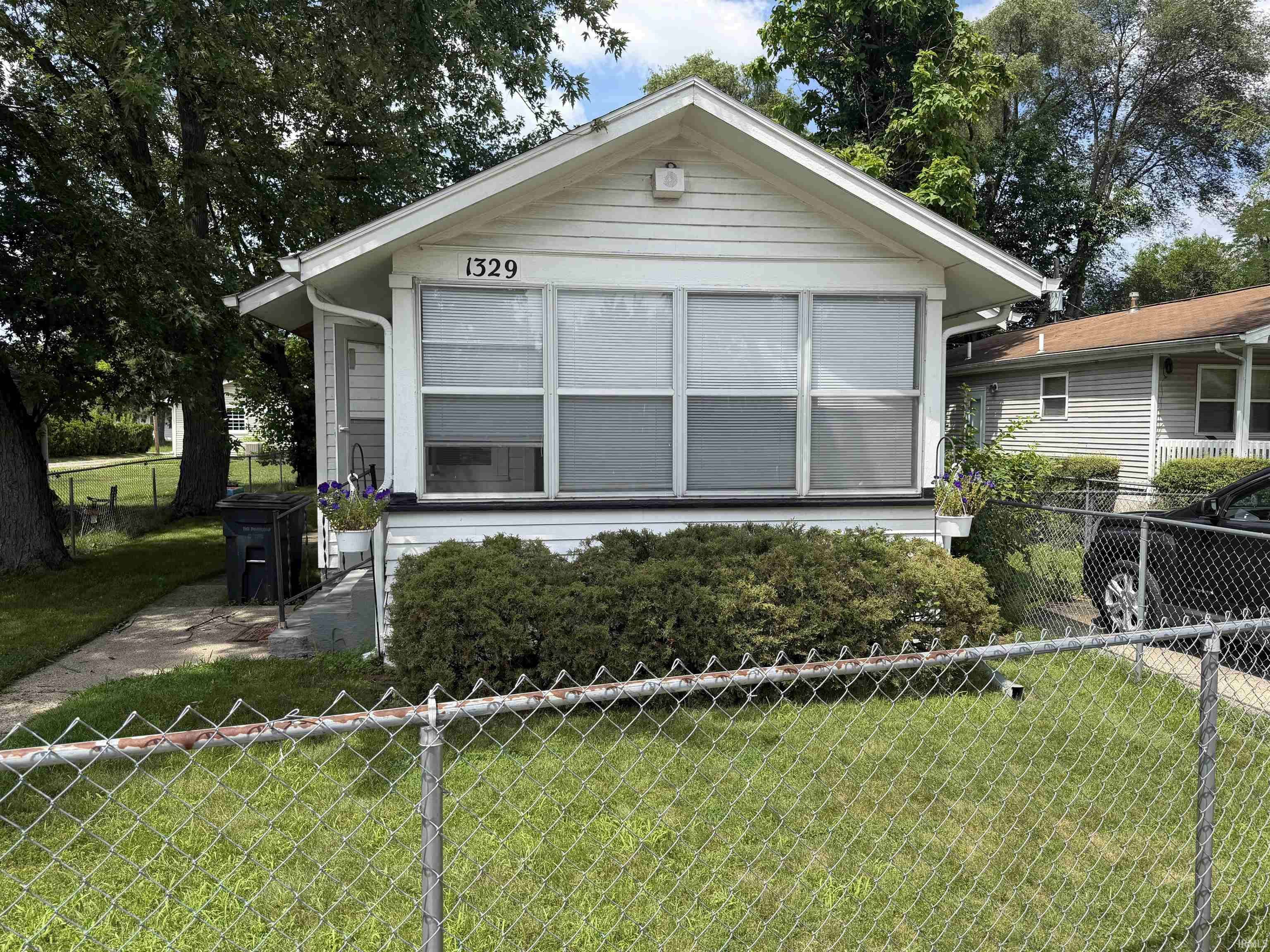 1329 Sorin ST, South Bend, IN 46617