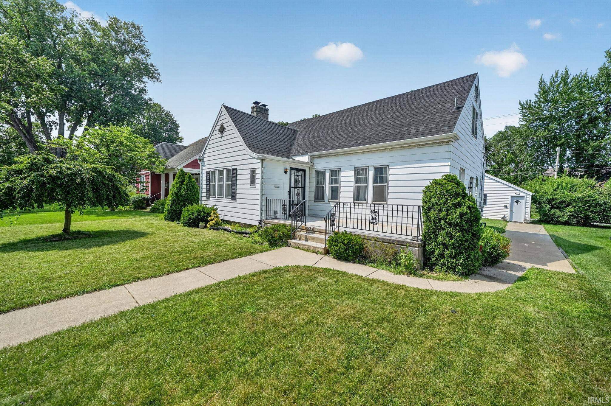 723 W Angela BLVD, South Bend, IN 46617