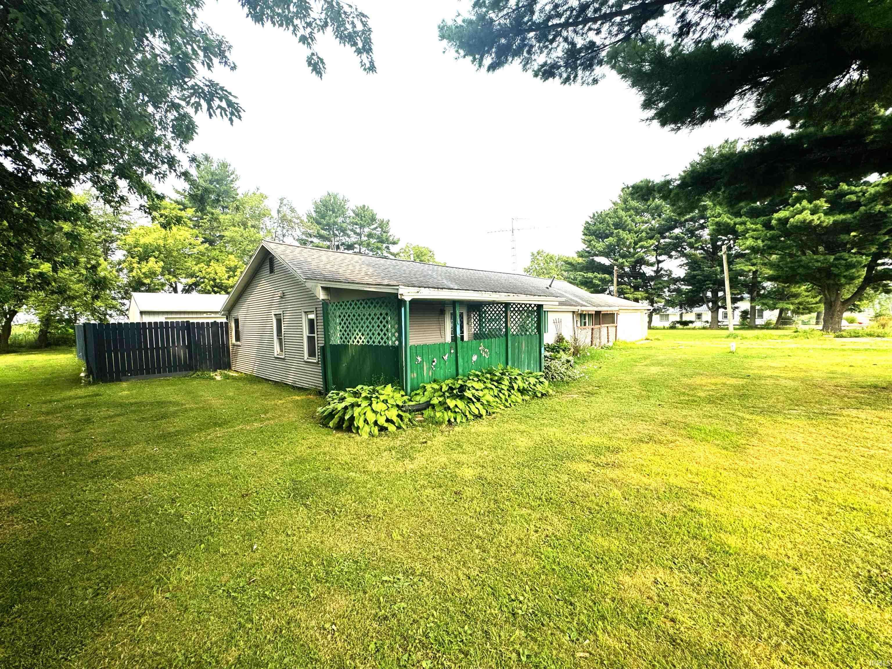 1195 Pine RD, Plymouth, IN 46563-9747