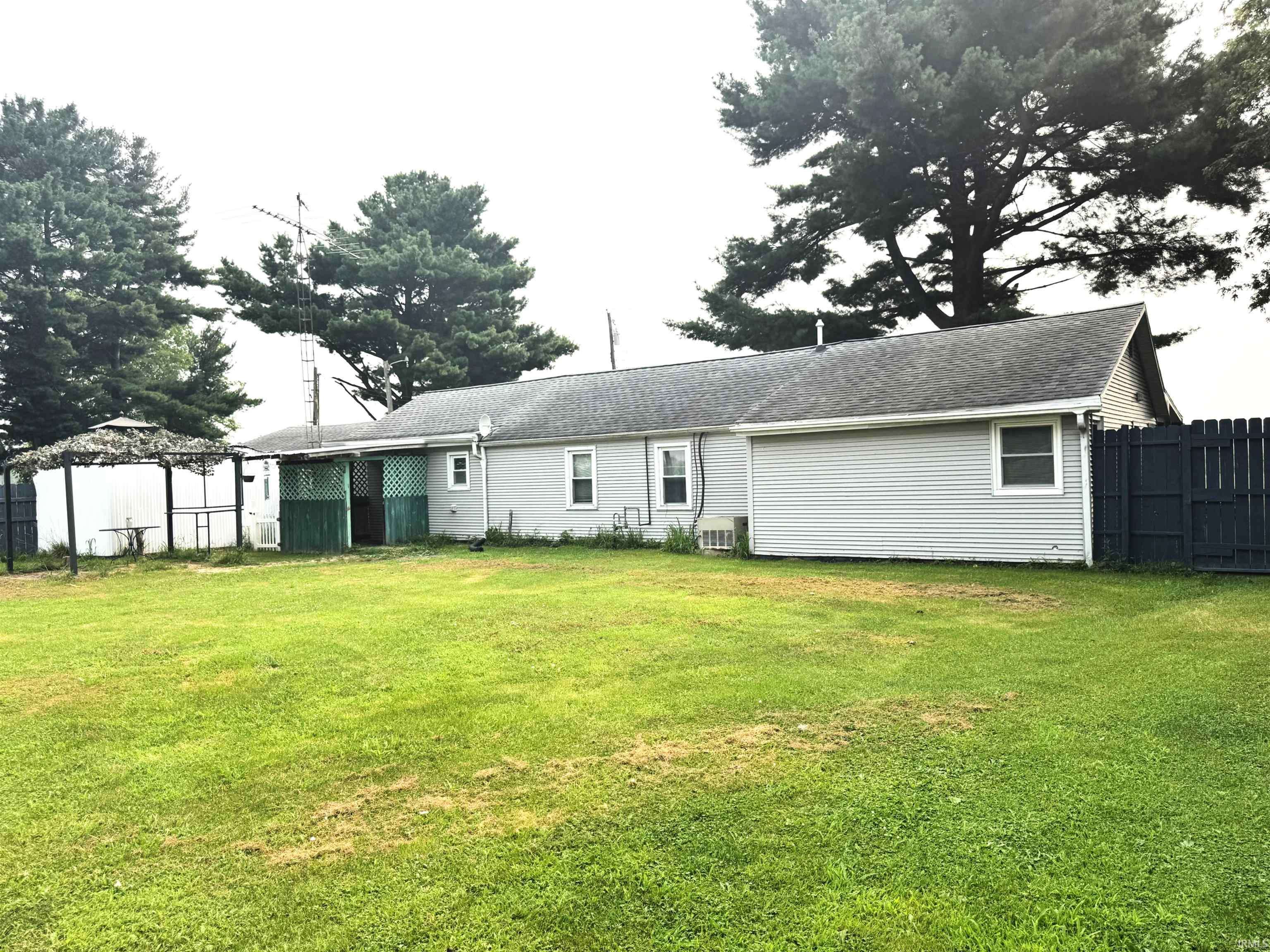 1195 Pine RD, Plymouth, IN 46563-9747