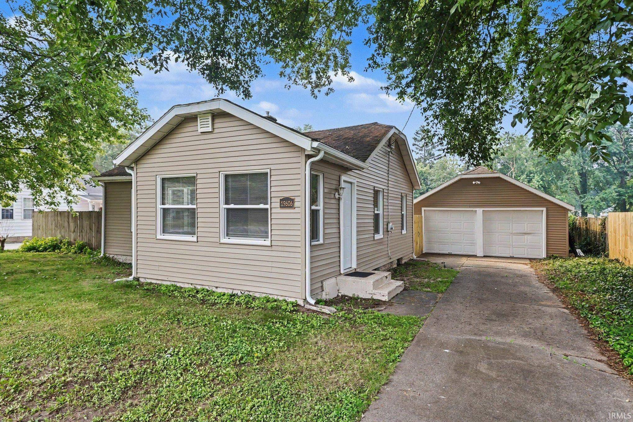 19606 Palisade AVE, South Bend, IN 46637
