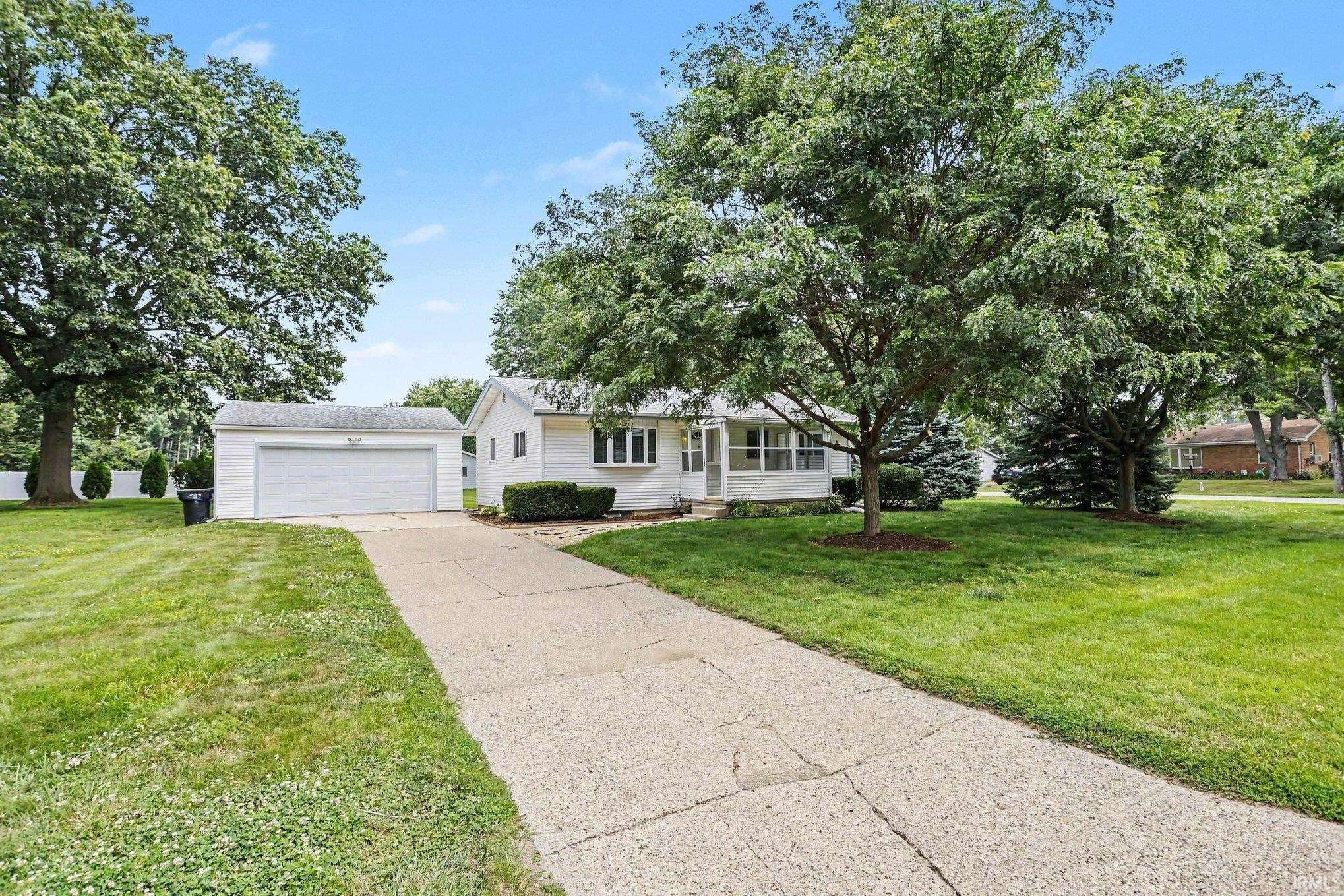 15525 Darden RD, Granger, IN 46530-8567