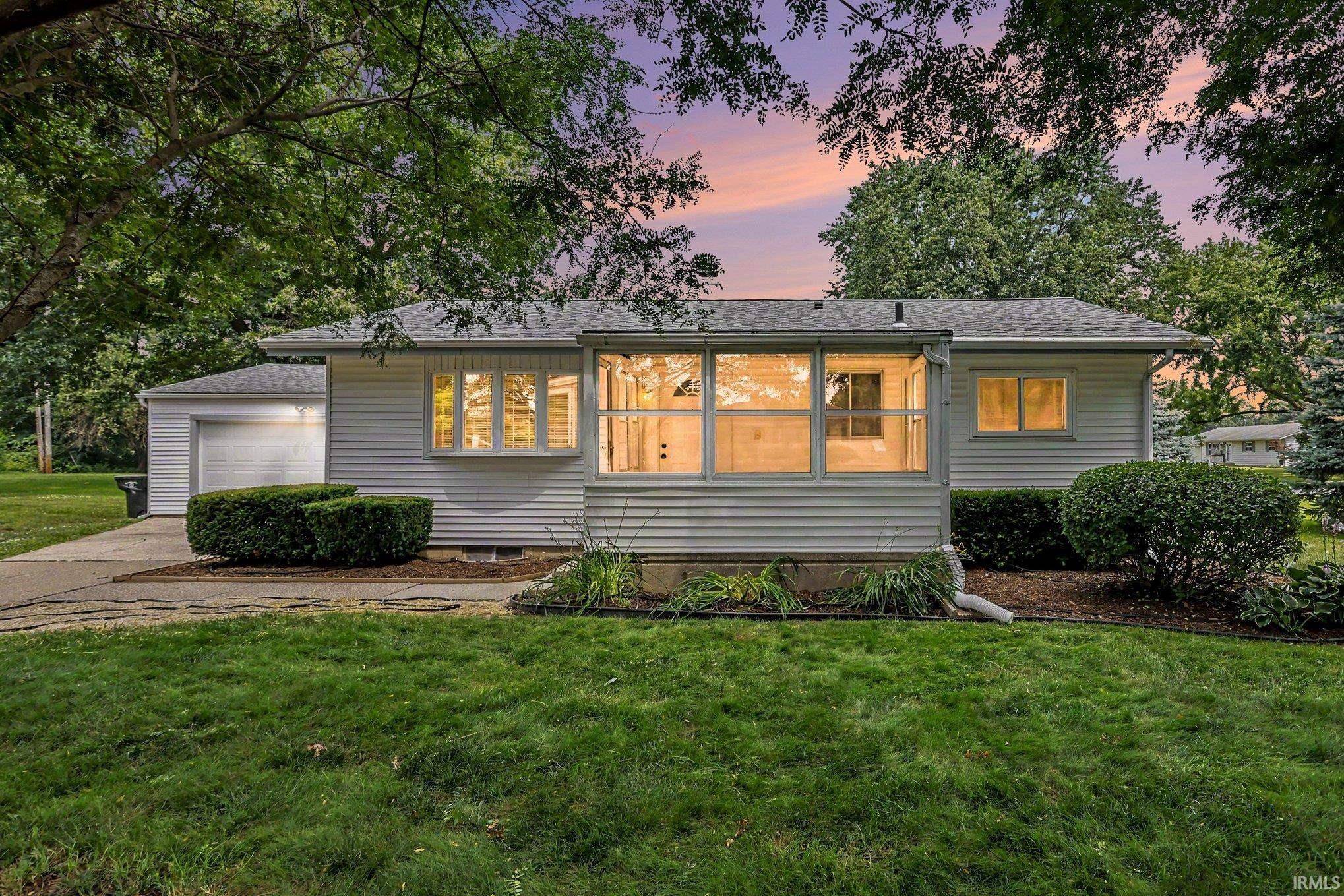 15525 Darden RD, Granger, IN 46530-8567