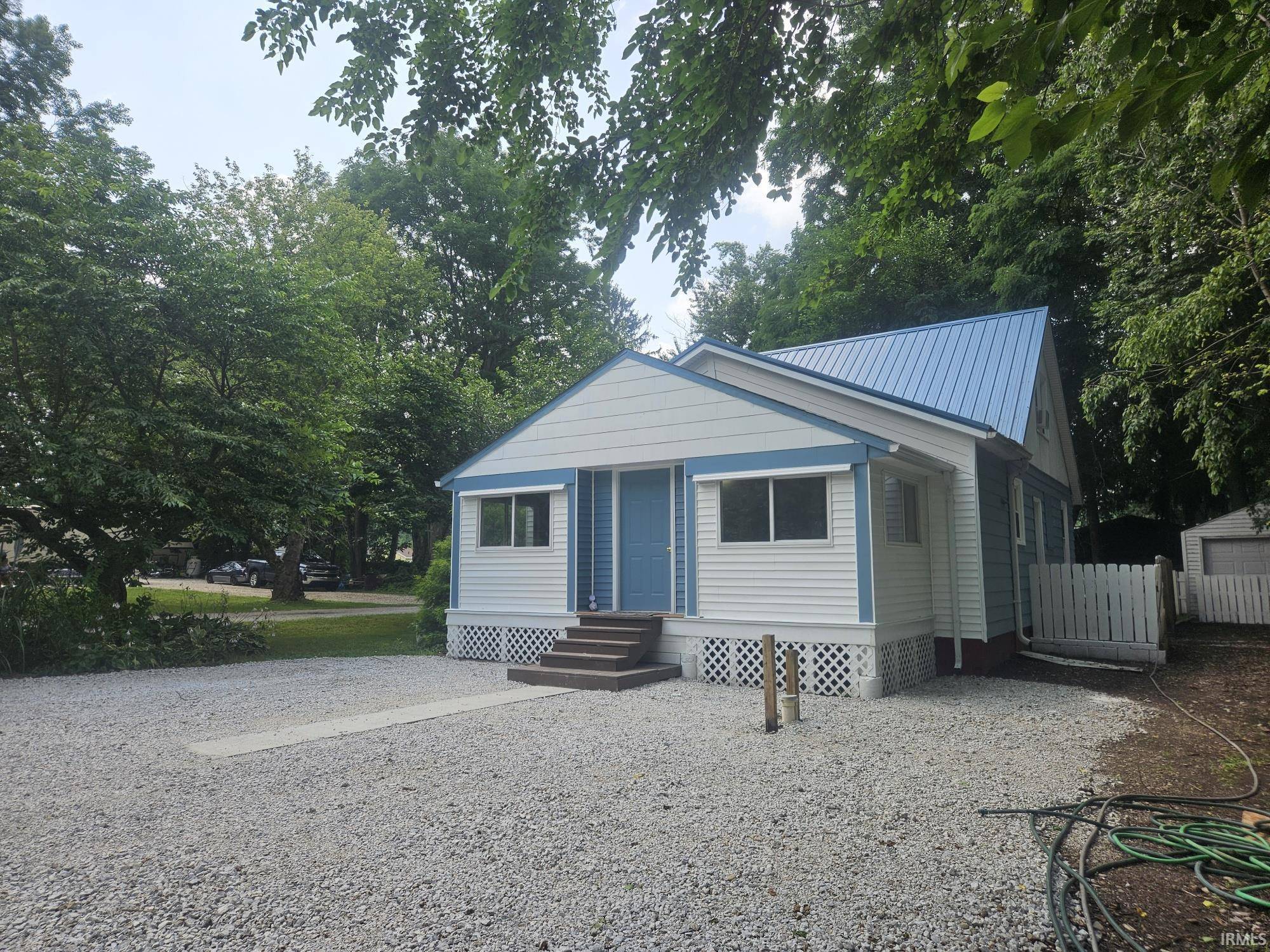 8416 E Lindstrom LN, New Carlisle, IN 46552