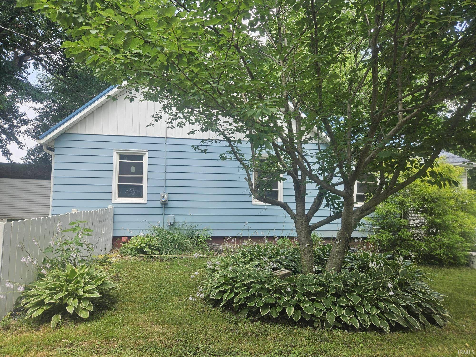 8416 E Lindstrom LN, New Carlisle, IN 46552