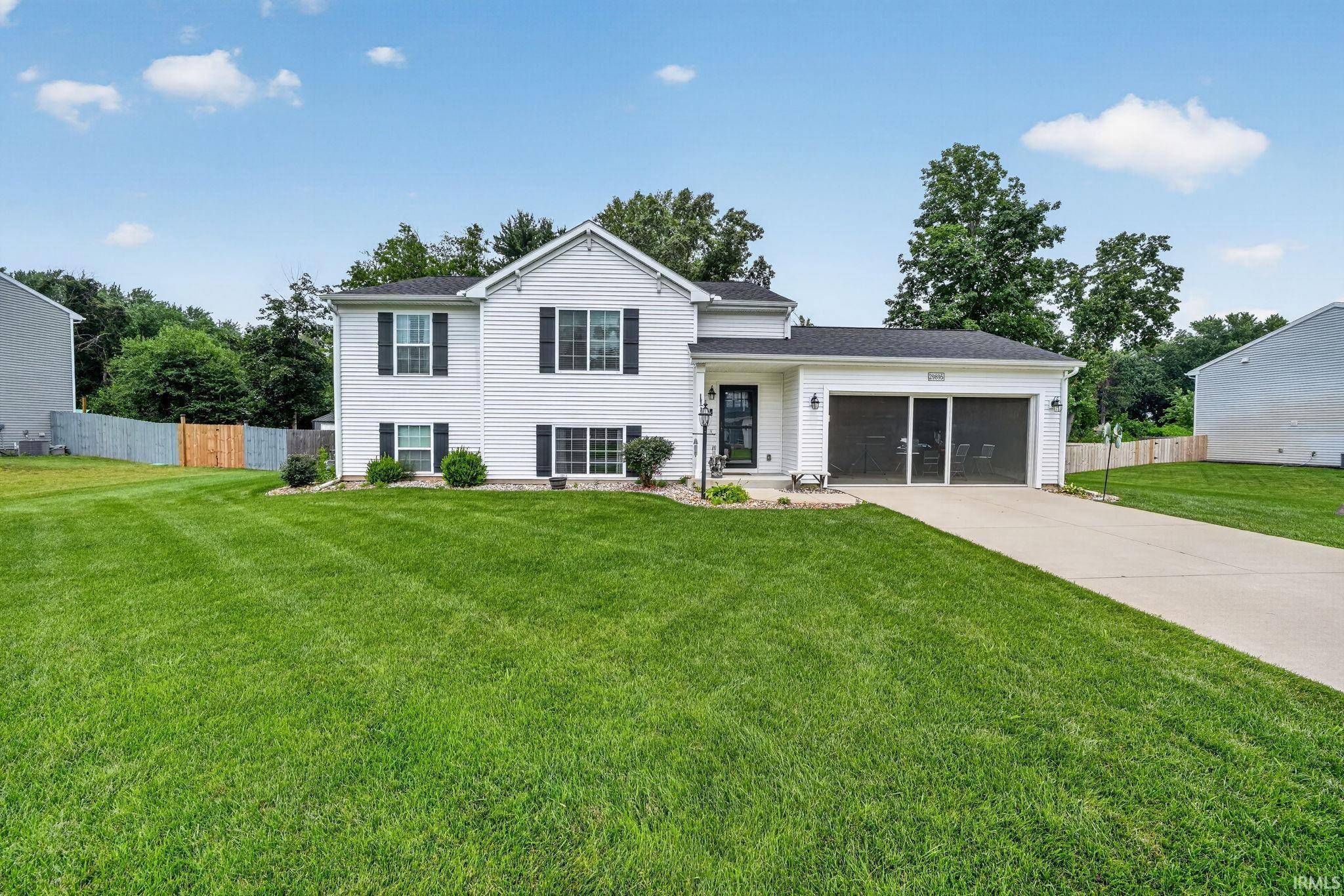 29895 Dallas DR, Elkhart, IN 46514-1369