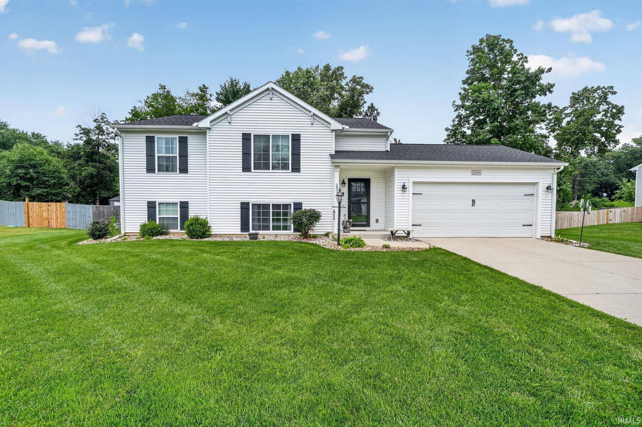 29895 Dallas DR, Elkhart, IN 46514-1369