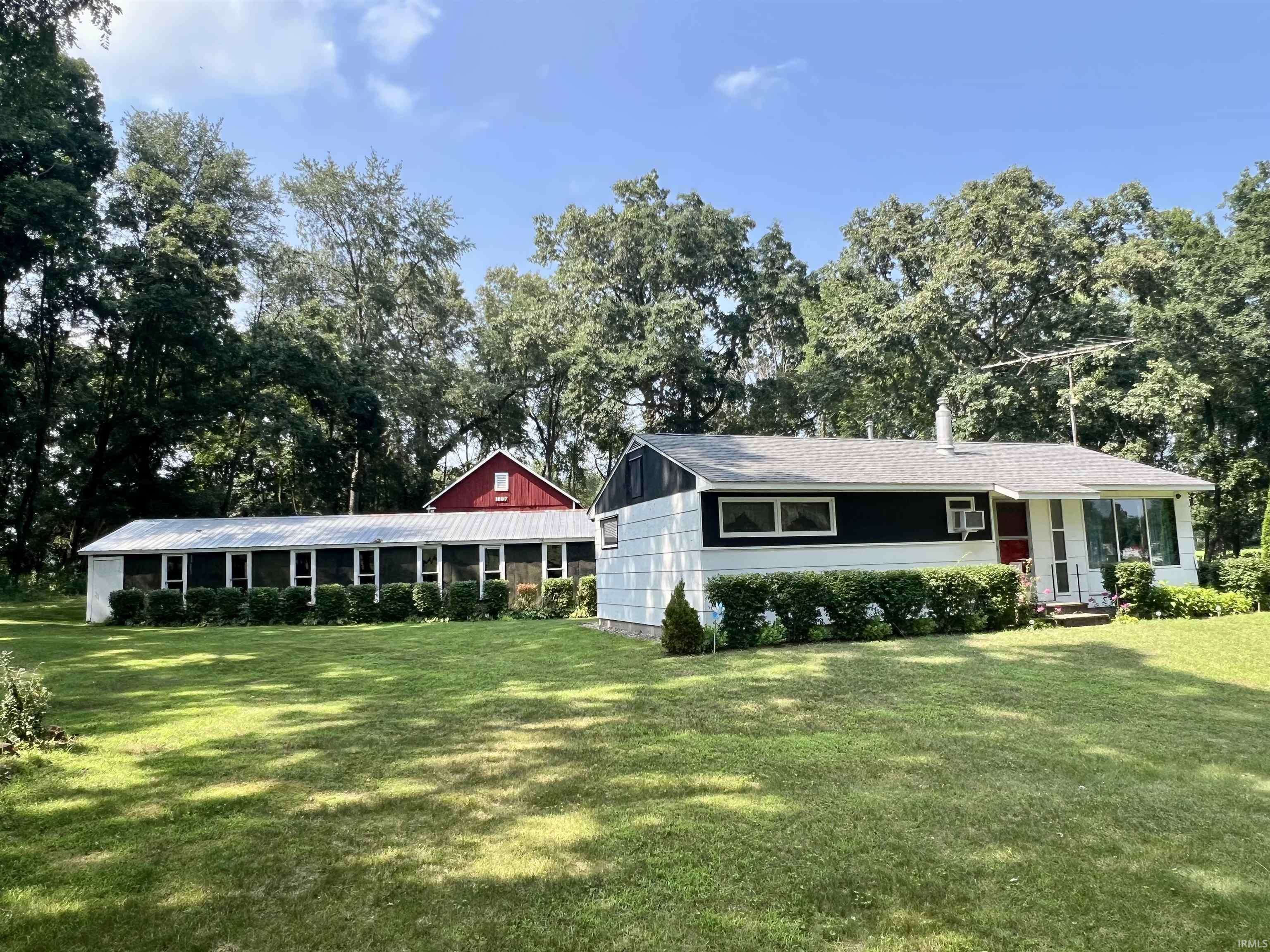 20644 10B RD, Plymouth, IN 46563