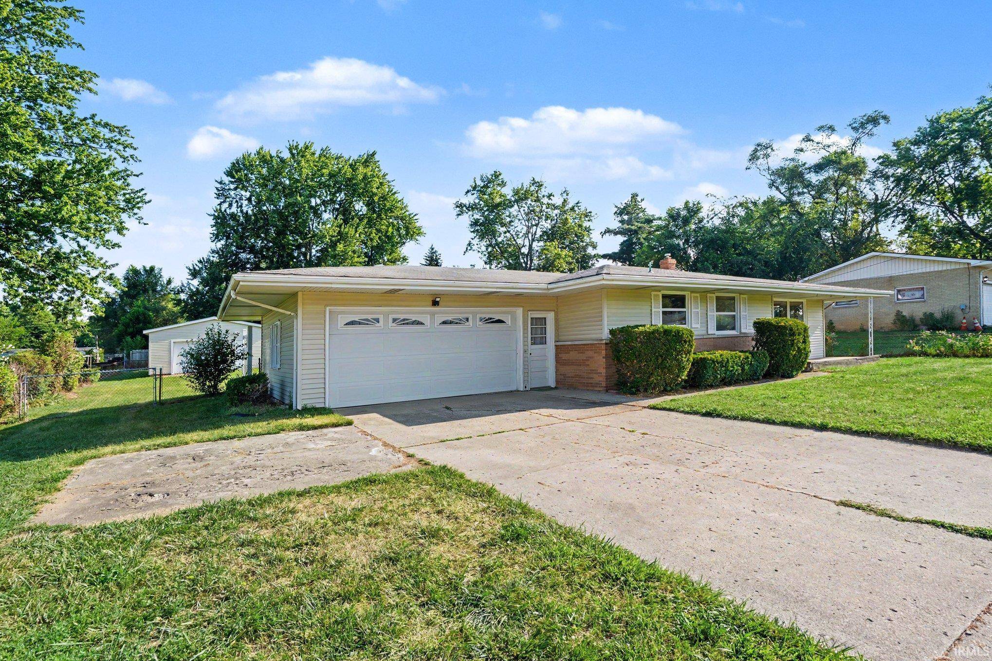 24043 Sunnyside AVE, Elkhart, IN 46516-6004