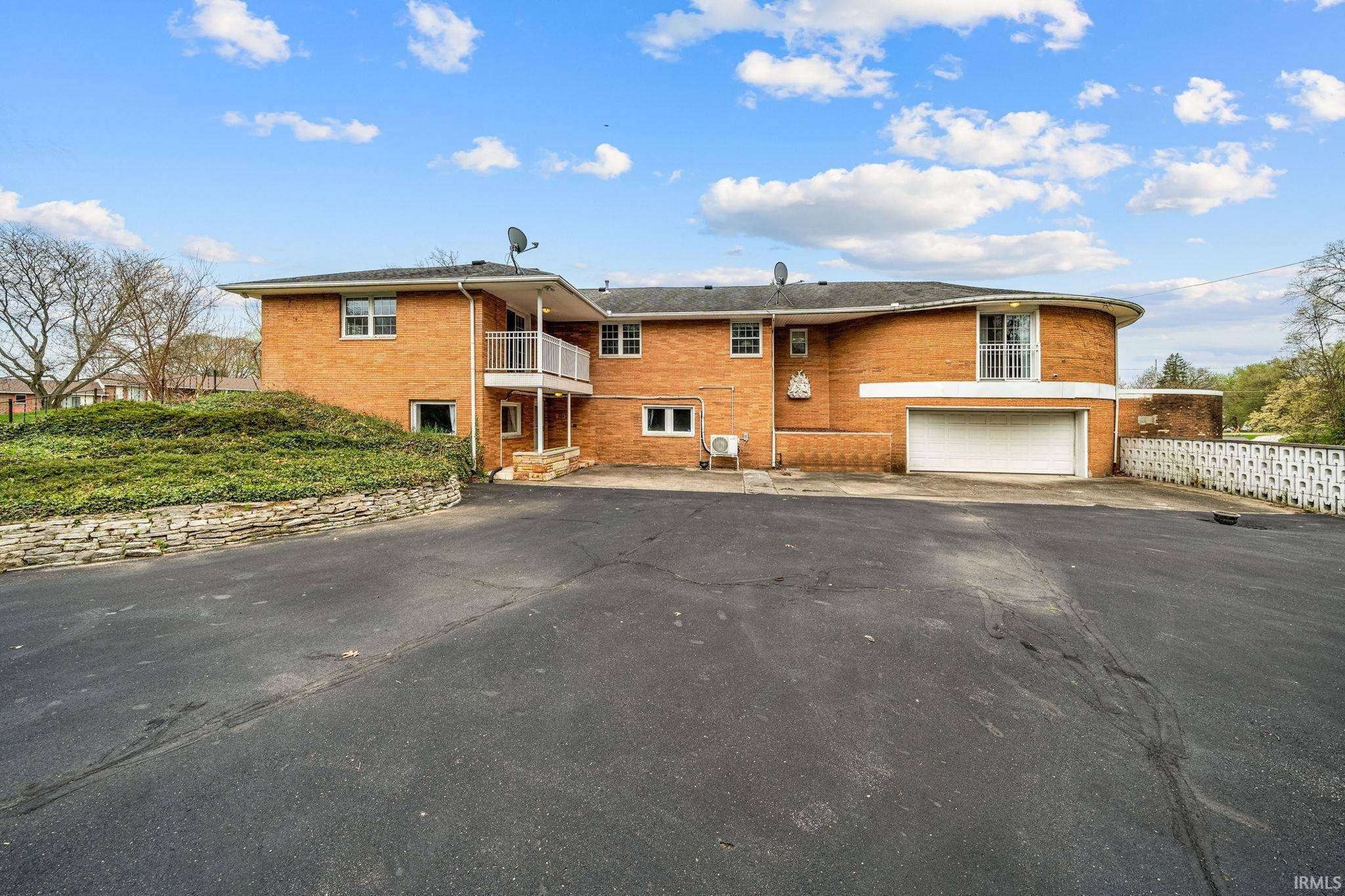 1517 Rosemary LN, South Bend, IN 46637-5621