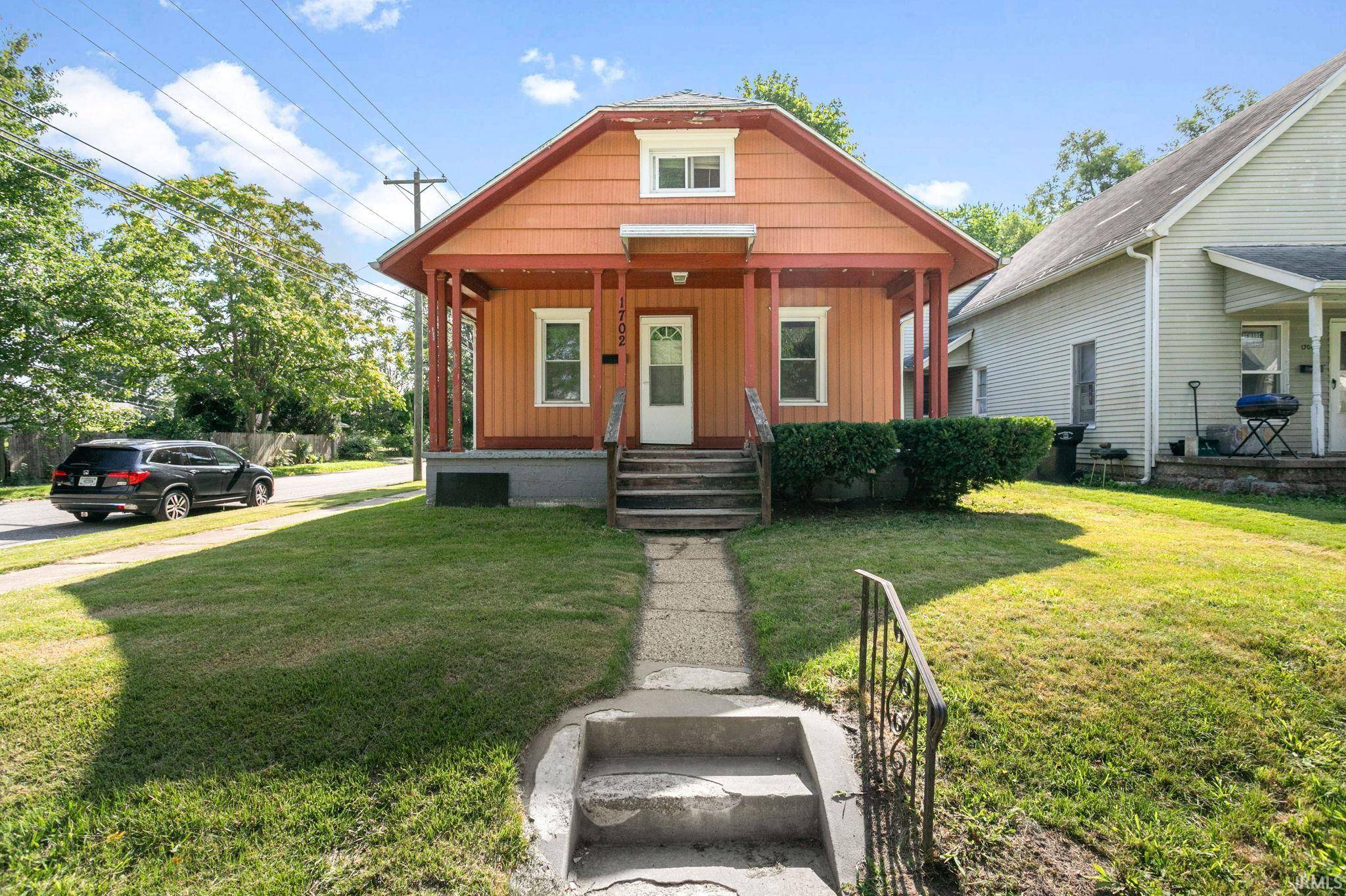 1702 S Taylor ST, South Bend, IN 46613-2030