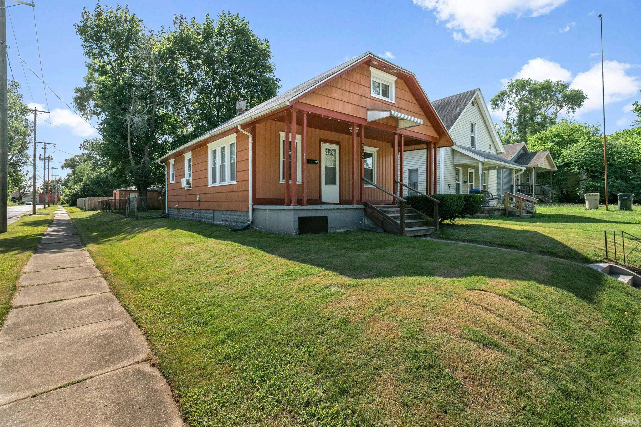 1702 S Taylor ST, South Bend, IN 46613-2030