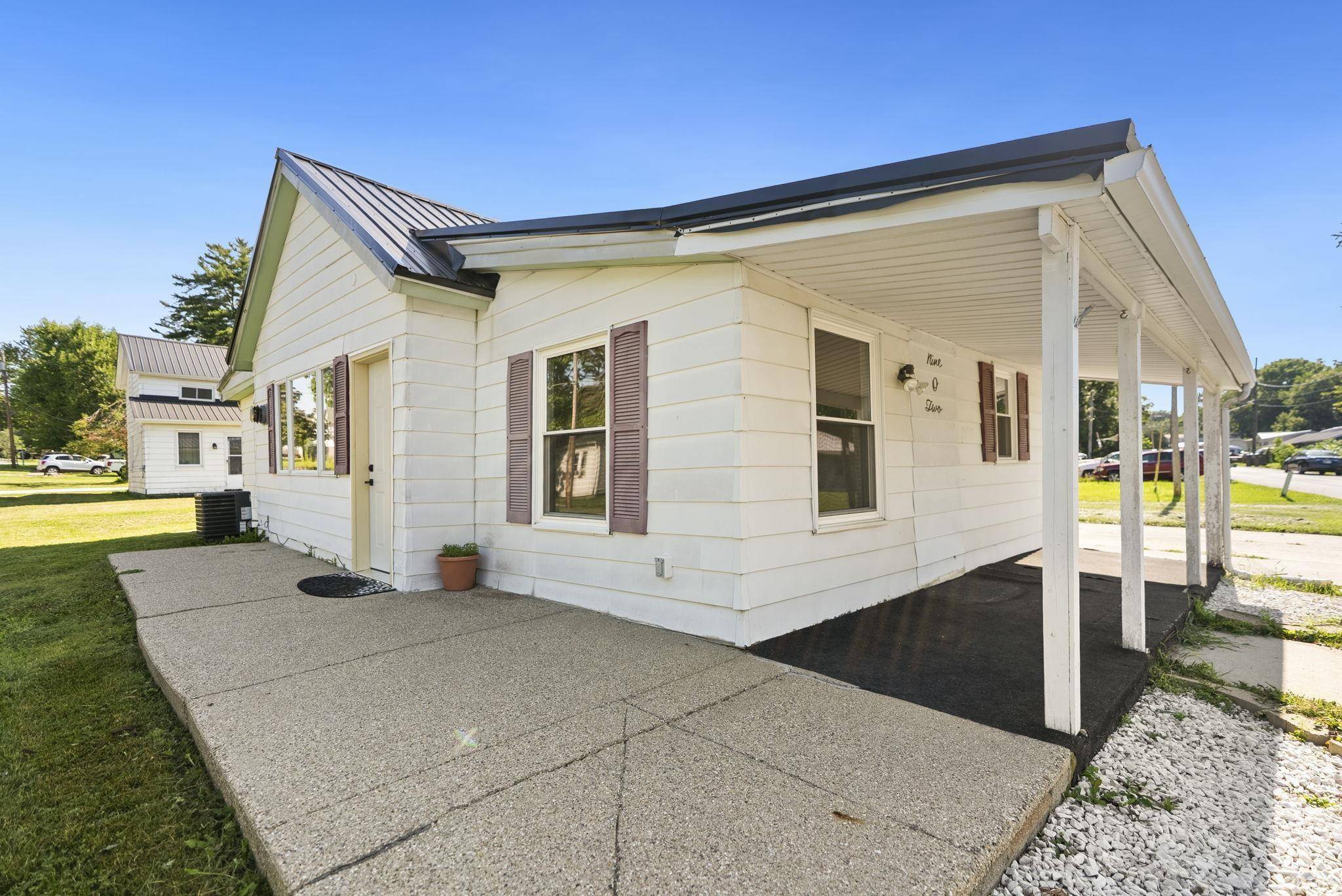 902 N 7th ST, Goshen, IN 46528