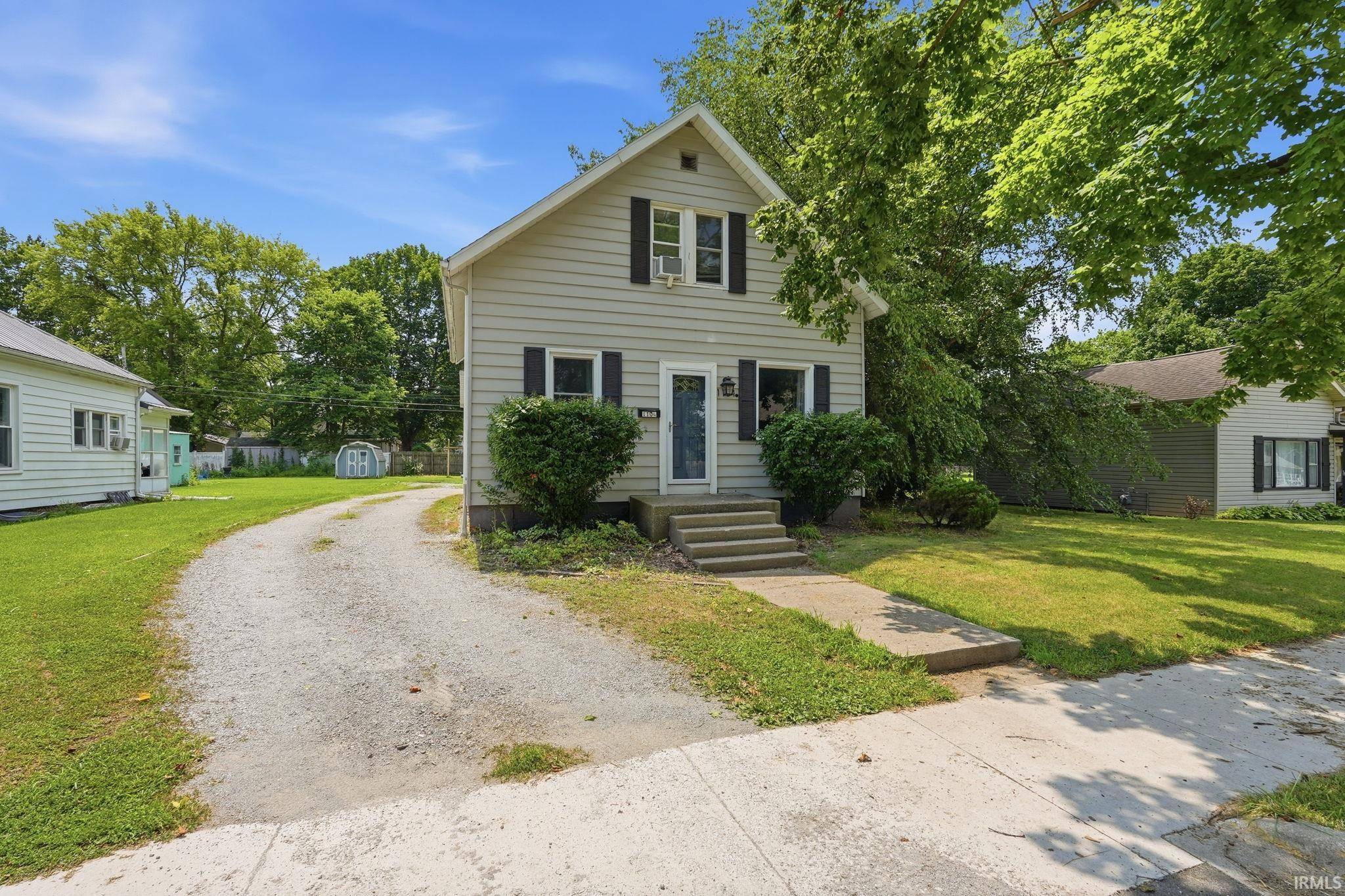 1104 E Ft Wayne ST, Warsaw, IN 46580