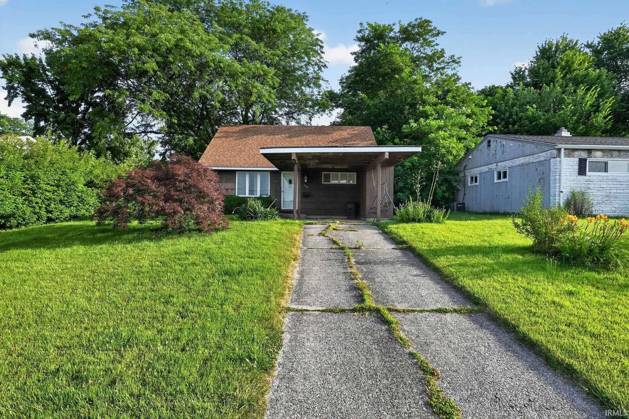 1147 Alpine DR, South Bend, IN 46614