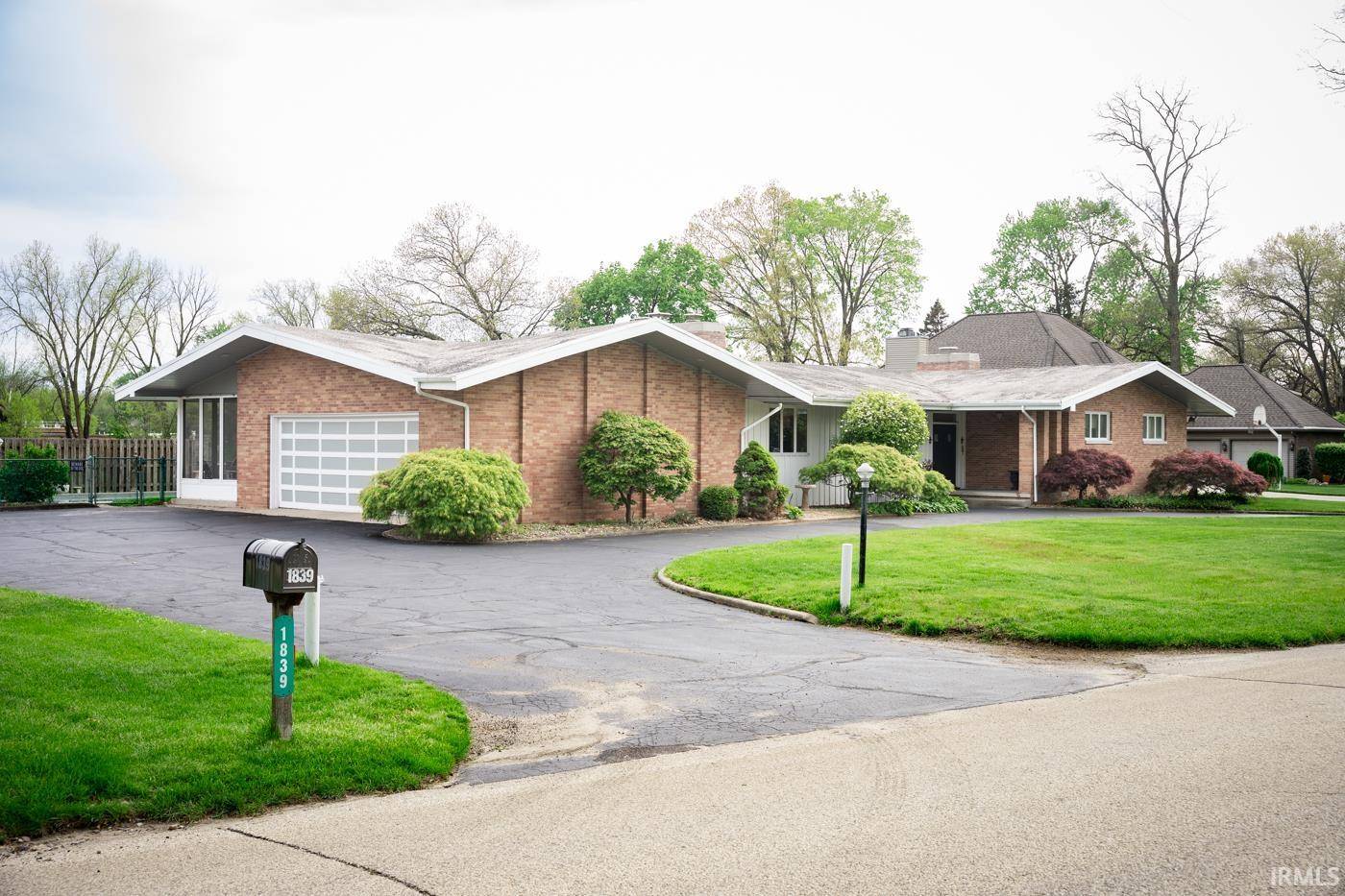 1839 Rainbow Bend BLVD, Elkhart, IN 46514-1402